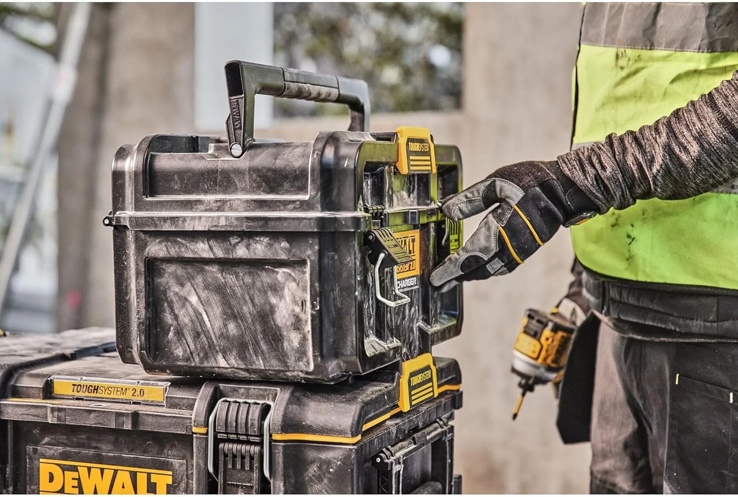 جعبه شارژ باتری Dewalt DWST83471-QW ToughSystem 2.0، 18 ولت و فلکس ولت، شارژ USB، نشانگر شارژ، شارژ همزمان 2 باتری، تحویل بدون باتری جعبه شارژ باتری Dewalt DWST83471-QW ToughSystem 2.0، 18 ولت و فلکس ولت، شارژ USB، نشانگر شارژ، شارژ همزمان 2 باتری، تحویل بدون باتری
