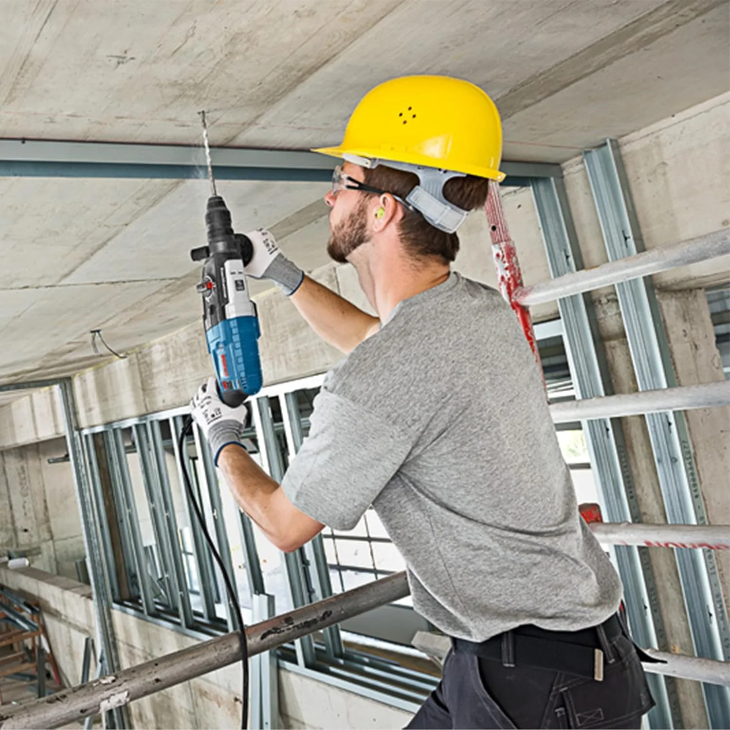 چکش چرخشی بوش پروفشنال GBH 2-28 F (SDS Plus با تعویض سریع، سه نظام 13 میلیمتری بدون کلید، قطر سوراخکاری تا 28 میلیمتر، محافظت از برگشت ناگهانی، در جعبه)، 880 وات، استاندارد چکش چرخشی بوش پروفشنال GBH 2-28 F (SDS Plus با تعویض سریع، سه نظام 13 میلیمتری بدون کلید، قطر سوراخکاری تا 28 میلیمتر، محافظت از برگشت ناگهانی، در جعبه)، 880 وات، استاندارد