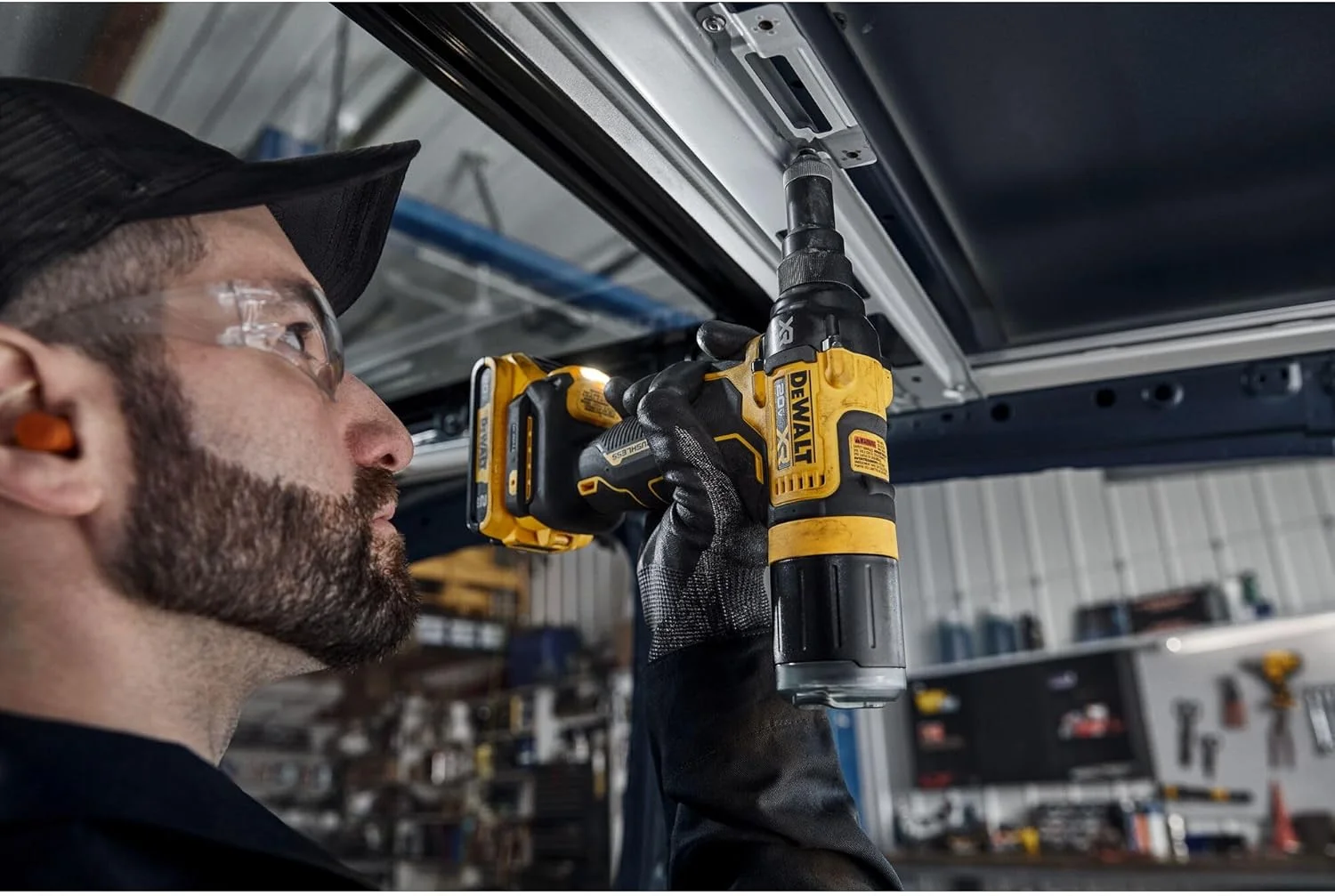 ابزار پرچ کن شارژی 20 ولت مکس XR دیوالت، 3/16 اینچ، شامل باتری و شارژر (DCF403D1)