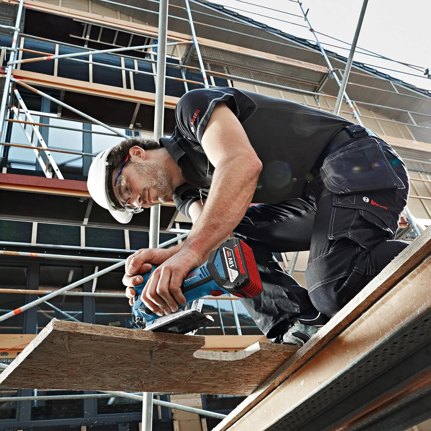 اره عمودبر شارژی بوش پروفشنال مدل GST 18 V-LI S - کارتن