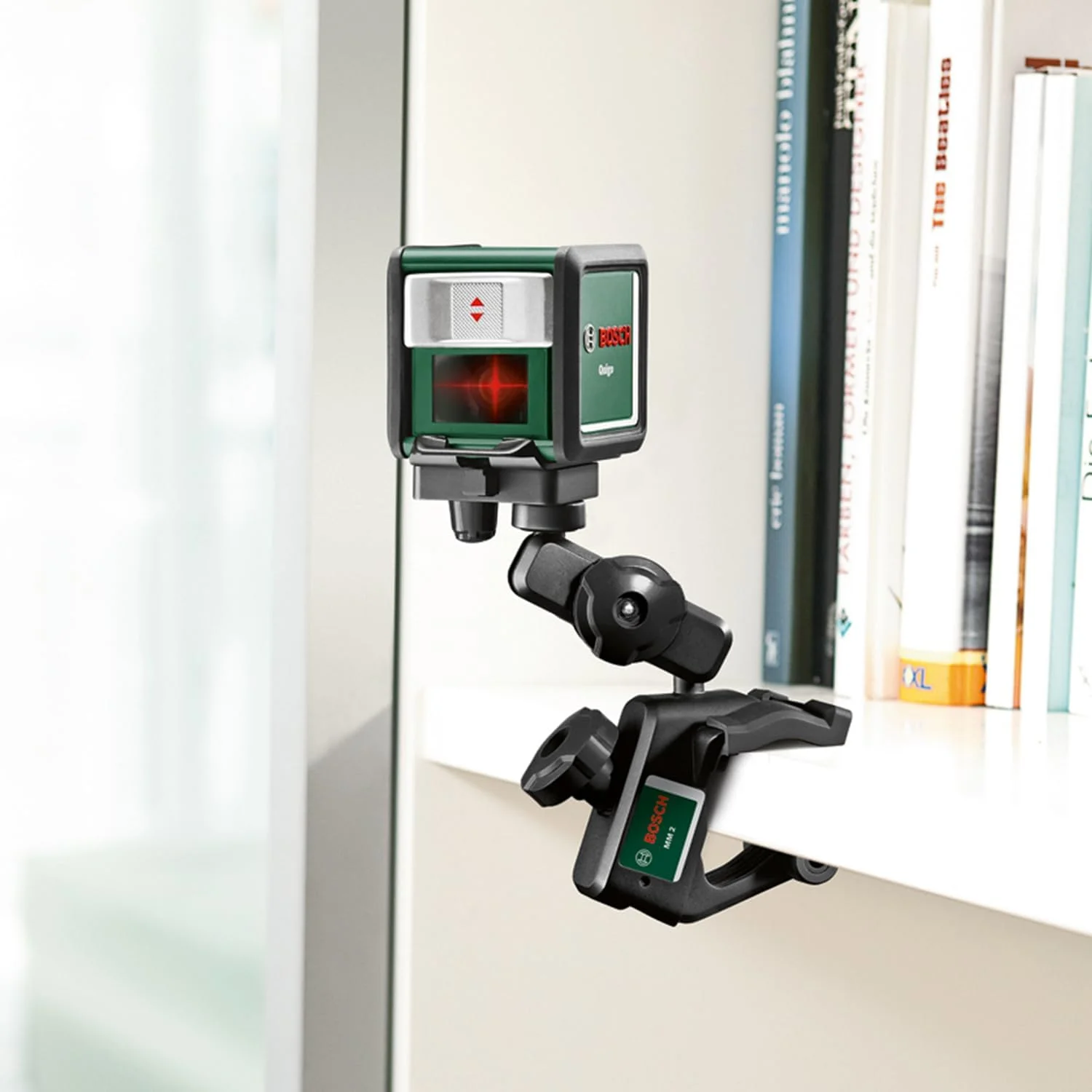 نگهدارنده چند منظوره بوش مدل MM 2 (با محدوده گیره 10-60 میلی متر و تنظیم ارتفاع 40-95 میلی متر برای موقعیت یابی سریع و انعطاف پذیر لیزرهای خطی متقاطع، در جعبه مقوایی)