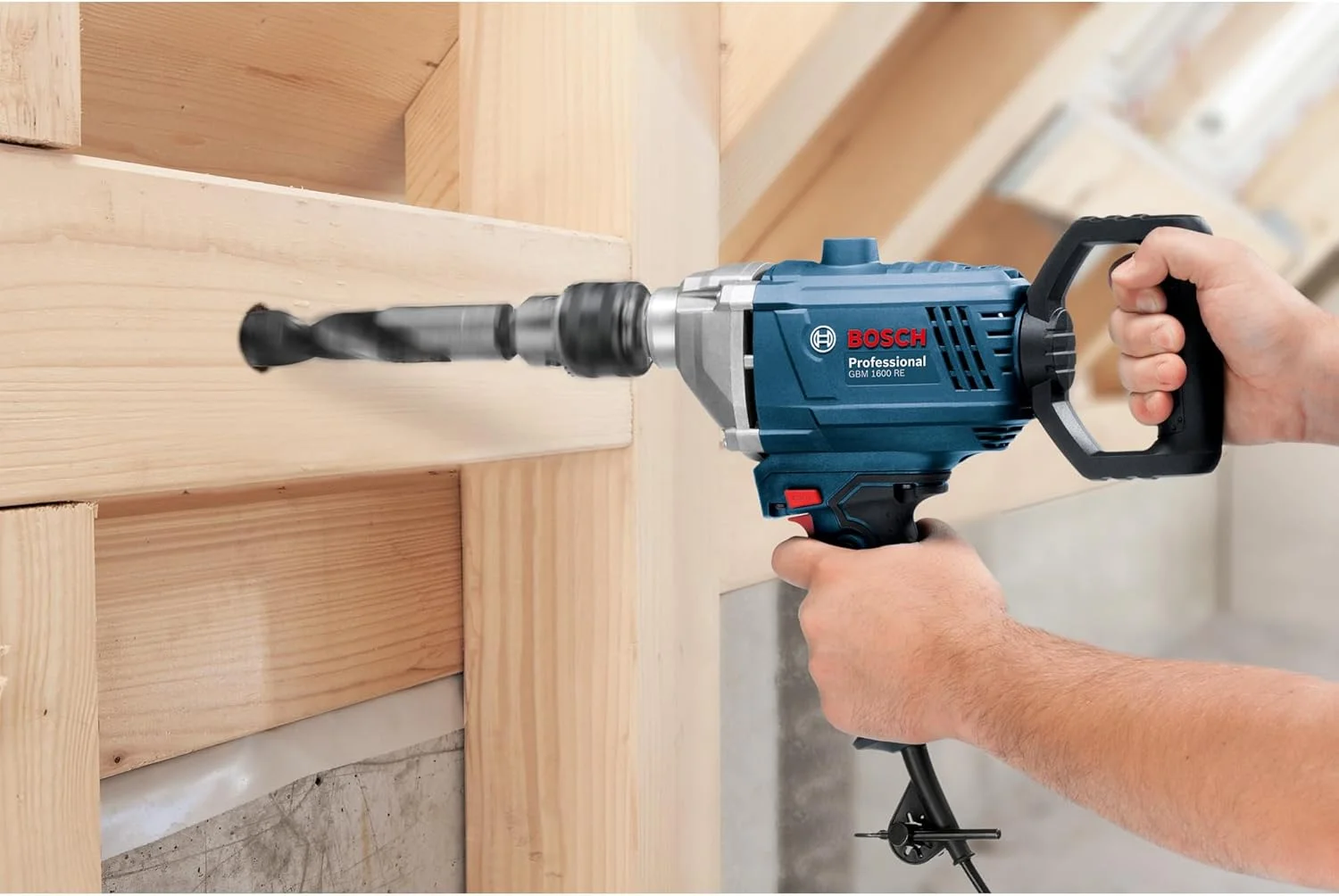 دریل حرفه ای بوش مدل GBM 1600 RE با قابلیت چرخش 360 درجه، دسته کمکی، دسته D، توان 850 وات، قطر دریل کاری: چوب 40 میلی متر، فولاد 16 میلی متر، بسته بندی کارتنی، 06011B0000