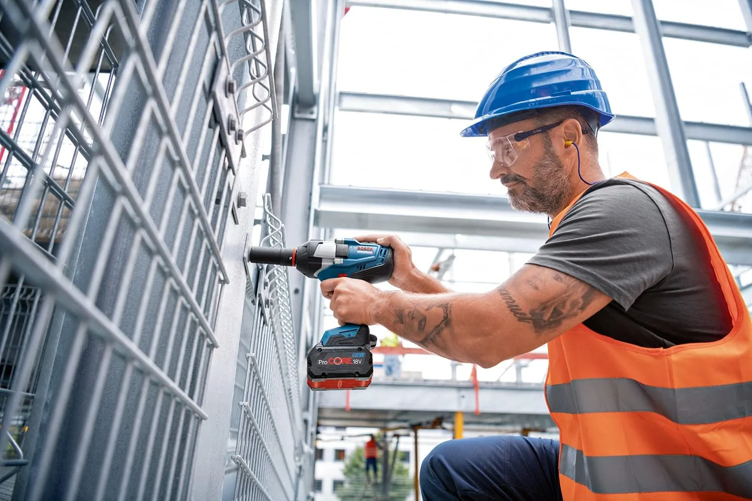 آچار بکس شارژی حرفه ای بوش BITURBO مدل GDS 18V-1050 HC (گشتاور سفت کردن 1050 نیوتن متر، گشتاور باز کردن 1700 نیوتن متر، بدون باتری و شارژر، در جعبه)