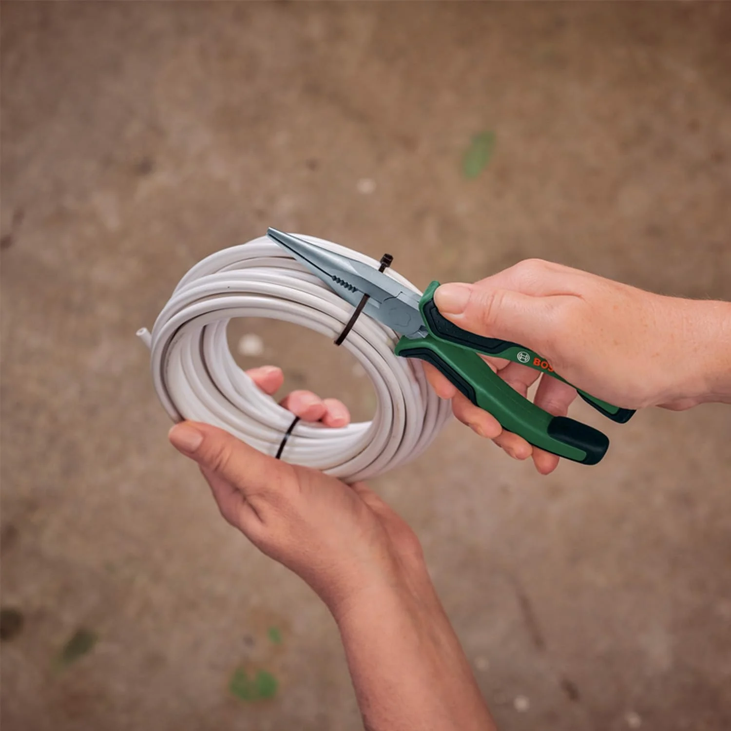 انبر دم باریک 180 میلی متری بوش (انبر دم باریک دقیق و سنگین؛ لبه های برش سخت شده القایی؛ سطح نیکل اندود شده برای افزایش مقاومت در برابر زنگ زدگی؛ طراحی ارگونومیک با دستگیره نرم)