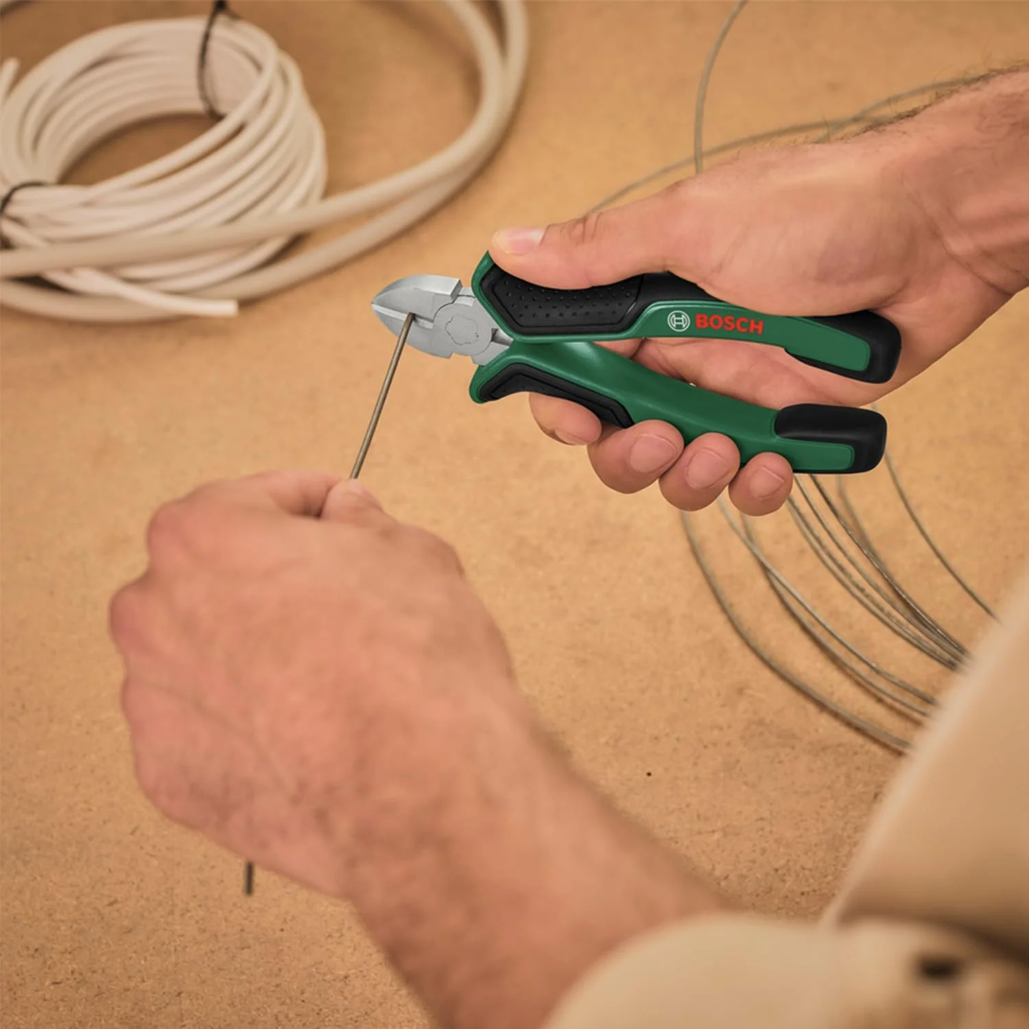 سیم چین مورب بوش 160 میلی متر (تیغه های سخت شده القایی دقیق و پایدار؛ سطح نیکل اندود شده برای افزایش مقاومت در برابر زنگ زدگی؛ طراحی ارگونومیک با دستگیره نرم)