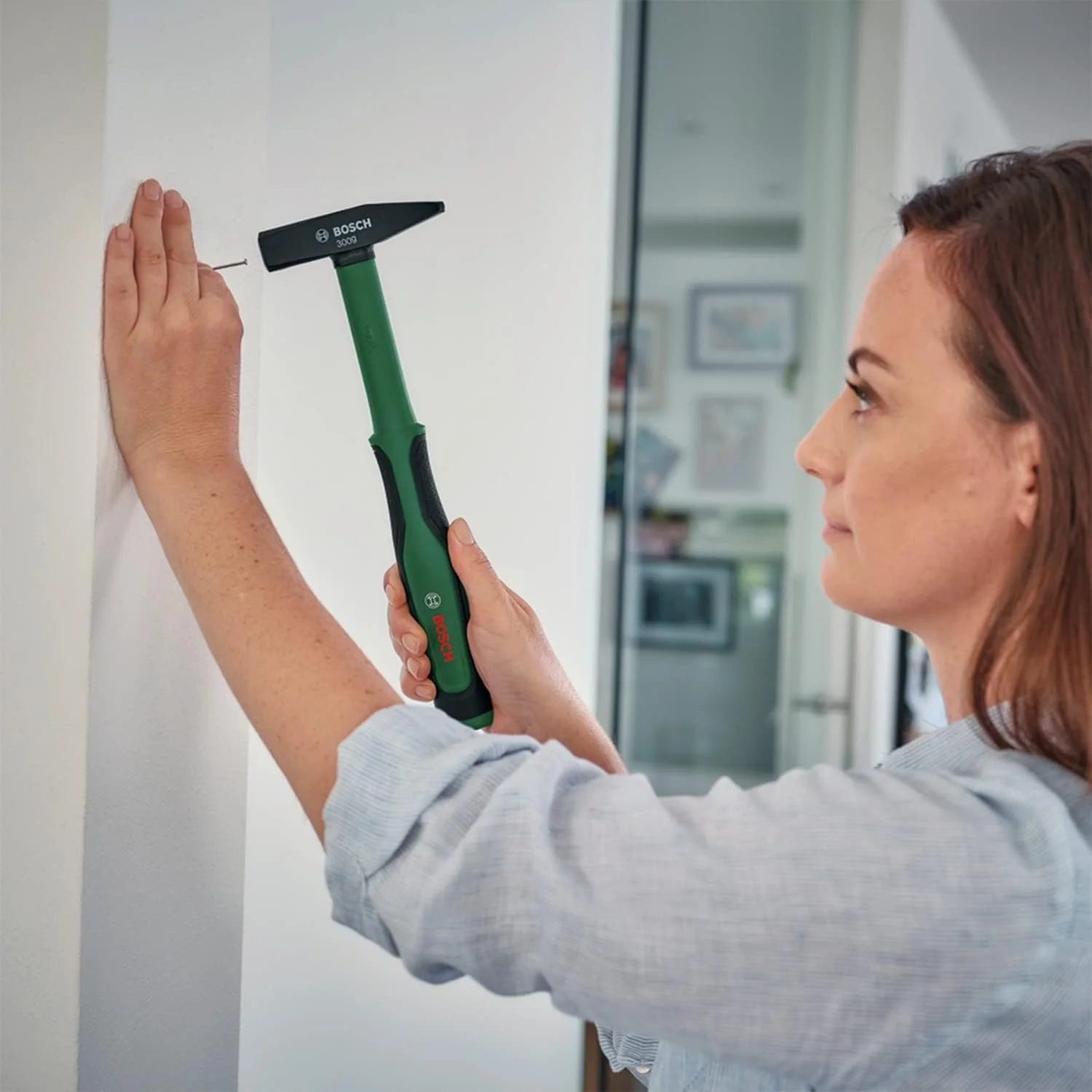 چکش مهندسی 300 گرمی بوش (دسته نرم و راحت با هسته فایبرگلاس؛ فولاد کربنی مستحکم؛ قدرت ضربه صاف؛ لرزش کم)