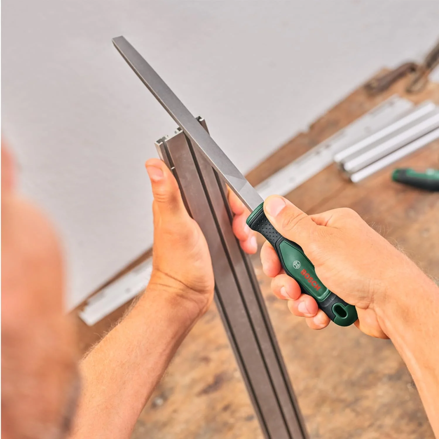 مجموعه سوهان 5 عددی بوش (مجموعه سوهان فلزی مستحکم شامل سوهان گرد/نیم گرد/تخت/مثلثی/مربعی؛ فولاد کربنی سخت؛ طول میله 200 میلی متر؛ ضربه متوسط 2؛ دسته نرم ارگونومیک)