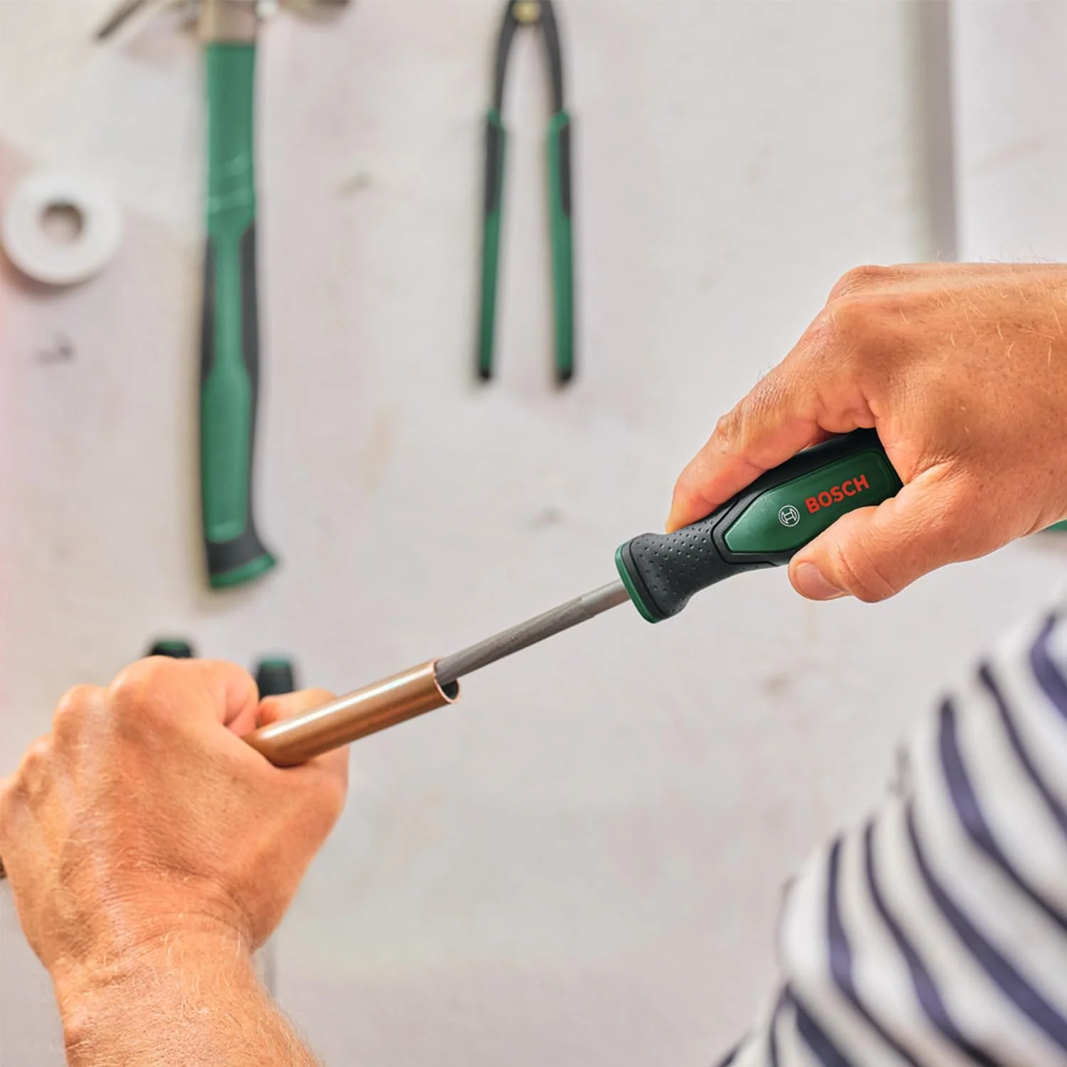 مجموعه سوهان 5 عددی بوش (مجموعه سوهان فلزی مستحکم شامل سوهان گرد/نیم گرد/تخت/مثلثی/مربعی؛ فولاد کربنی سخت؛ طول میله 200 میلی متر؛ ضربه متوسط 2؛ دسته نرم ارگونومیک)