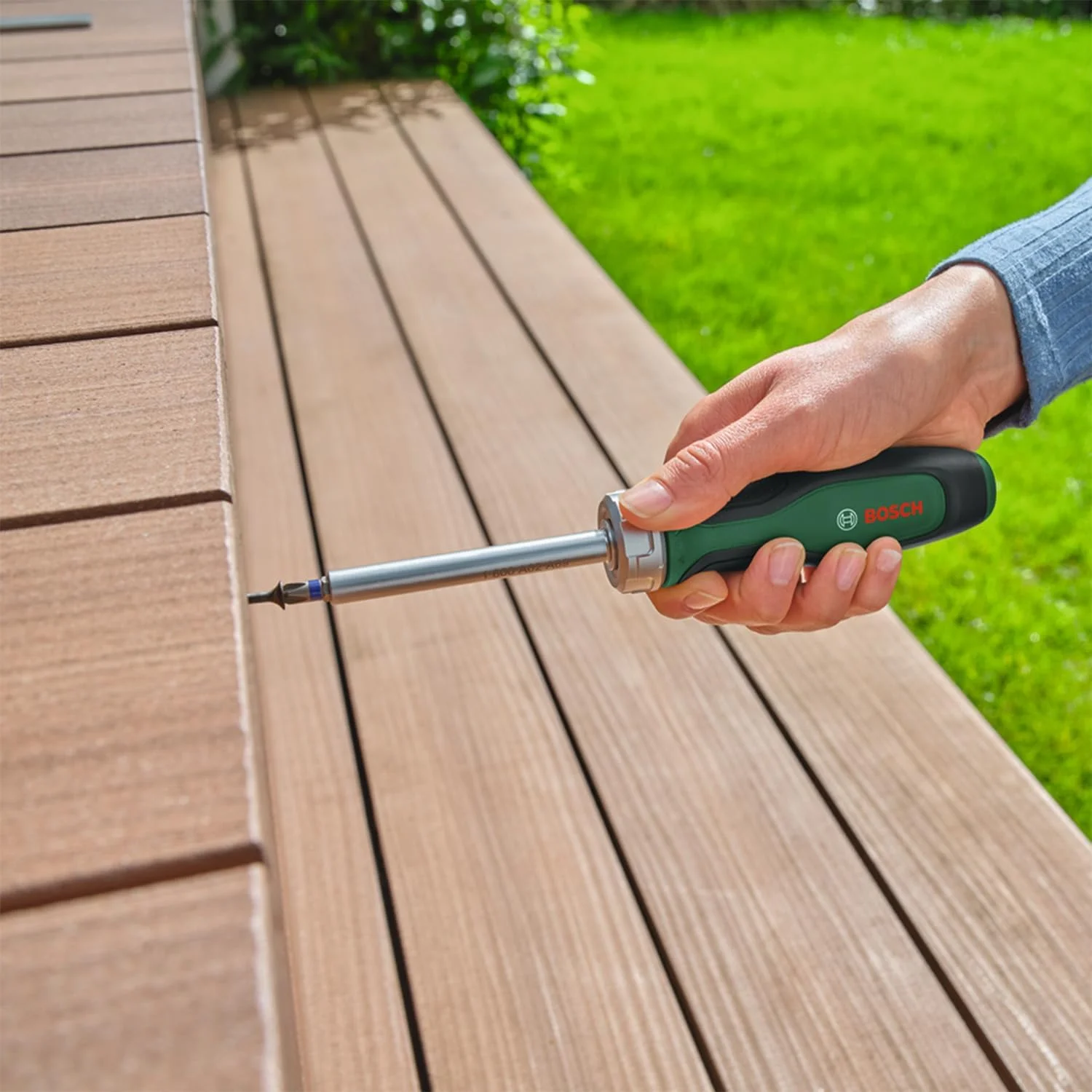 ست پیچ گوشتی جغجغه ای بوش، 19 قطعه (پیچ گوشتی جغجغه ای با گشتاور بالا تا 36 نیوتن متر؛ چرخ دنده با 36 دندانه؛ نگهدارنده مغناطیسی بیت؛ 18 عدد بیت فولاد S2؛ دسته نرم؛ گیره نگهداری)