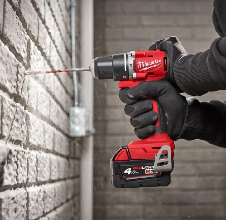 دریل چکشی شارژی براشلس کامپکت میلواکی مدل M18BLPDRC-0 ولتاژ 18 (بدون باتری و شارژر)