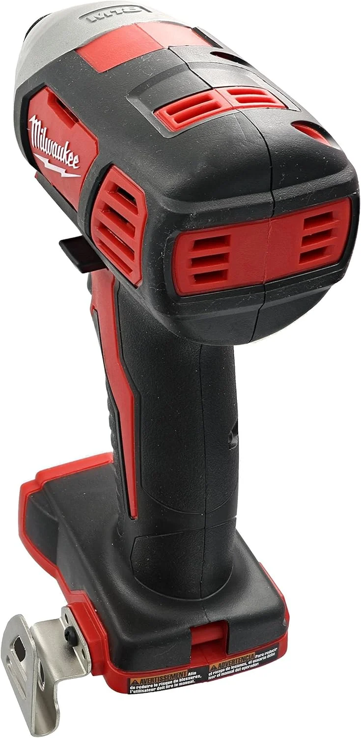 دریل پیچ گوشتی ضربه ای شش گوش 1/4 اینچی لیتیوم یونی Milwaukee 2656-20 M18 18V با 1500 اینچ پوند گشتاور و آرایه نورپردازی LED (باتری شامل نمی شود، فقط ابزار برقی)