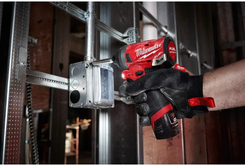 دریل چکشی Milwaukee 2598-22/M12 - 1/2 اینچ به همراه دریل ضربه ای - 1/4 اینچ (2 قطعه)