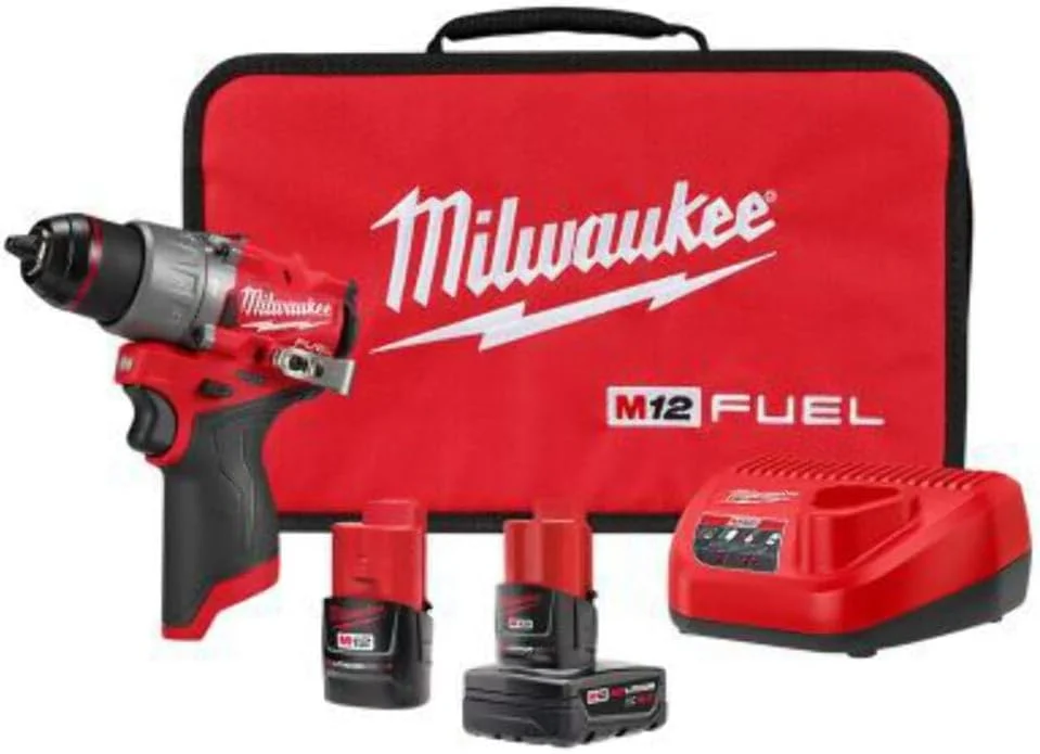 کیت دریل چکشی سوختی 12 ولت 1/2 اینچ Milwaukee 3404-22 به همراه باتری های لیتیوم یون 4.0 آمپر و 2.0 آمپر، شارژر و کیف ابزار
