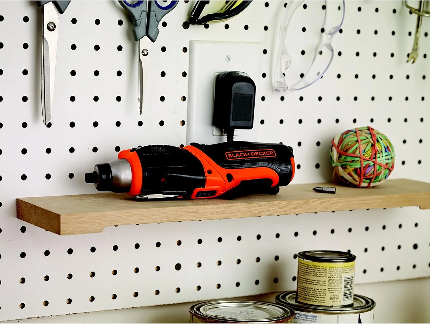 پیچ گوشتی شارژی بلک اند دکر Pivot (3.6 ولت 1.5 آمپر ساعت لیتیوم-یون، دسته 2 حالته، گردش راست/چپ، چراغ کار LED، نگهدارنده مغناطیسی بیت، نشانگر وضعیت شارژ باتری، روکش لاستیکی) CS3653LC