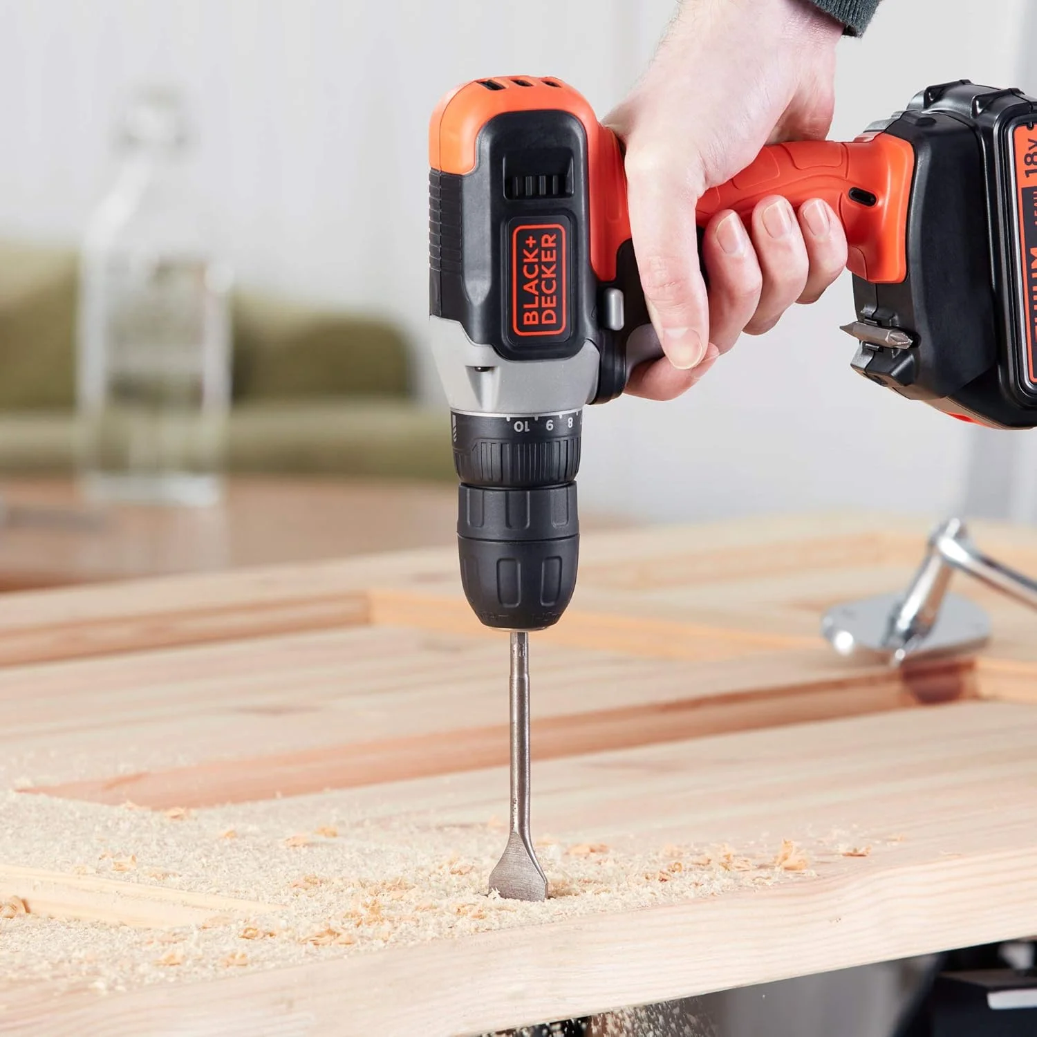 دریل پیچ گوشتی 18 ولت Black & Decker BCD001E2K-QW با 2 باتری 2.5 آمپر ساعت و کیف