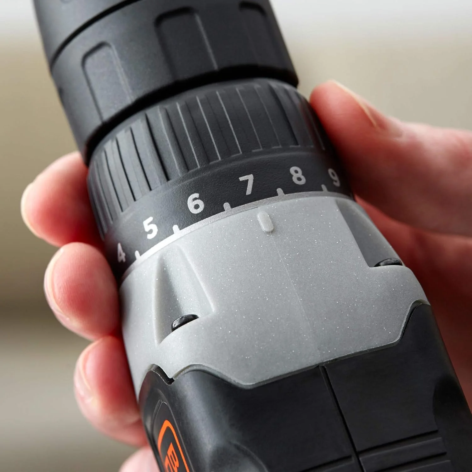 دریل پیچ گوشتی 18 ولت Black & Decker BCD001E2K-QW با 2 باتری 2.5 آمپر ساعت و کیف