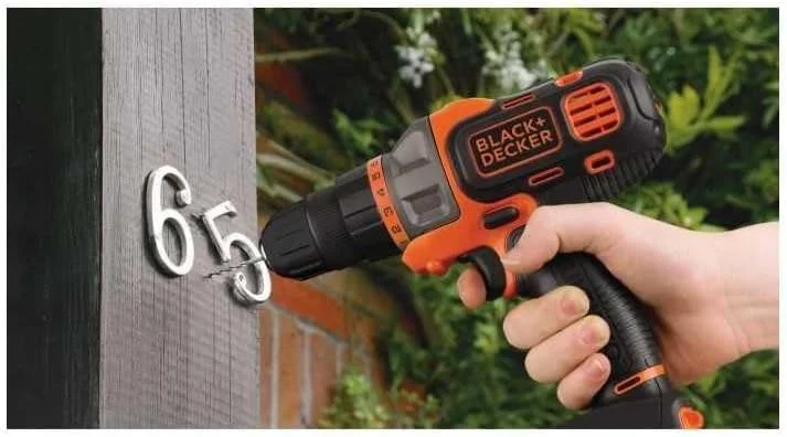 ست شروع ابزار چندکاره بی سیم بلک اند دکر Multievo MT218K (18 ولت، شامل سر دریل، چراغ LED، دستگیره نرم و سطوح لاستیکی، باتری، شارژر، کیف)