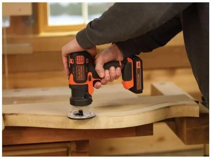 ست شروع ابزار چندکاره بی سیم بلک اند دکر Multievo MT218K (18 ولت، شامل سر دریل، چراغ LED، دستگیره نرم و سطوح لاستیکی، باتری، شارژر، کیف)