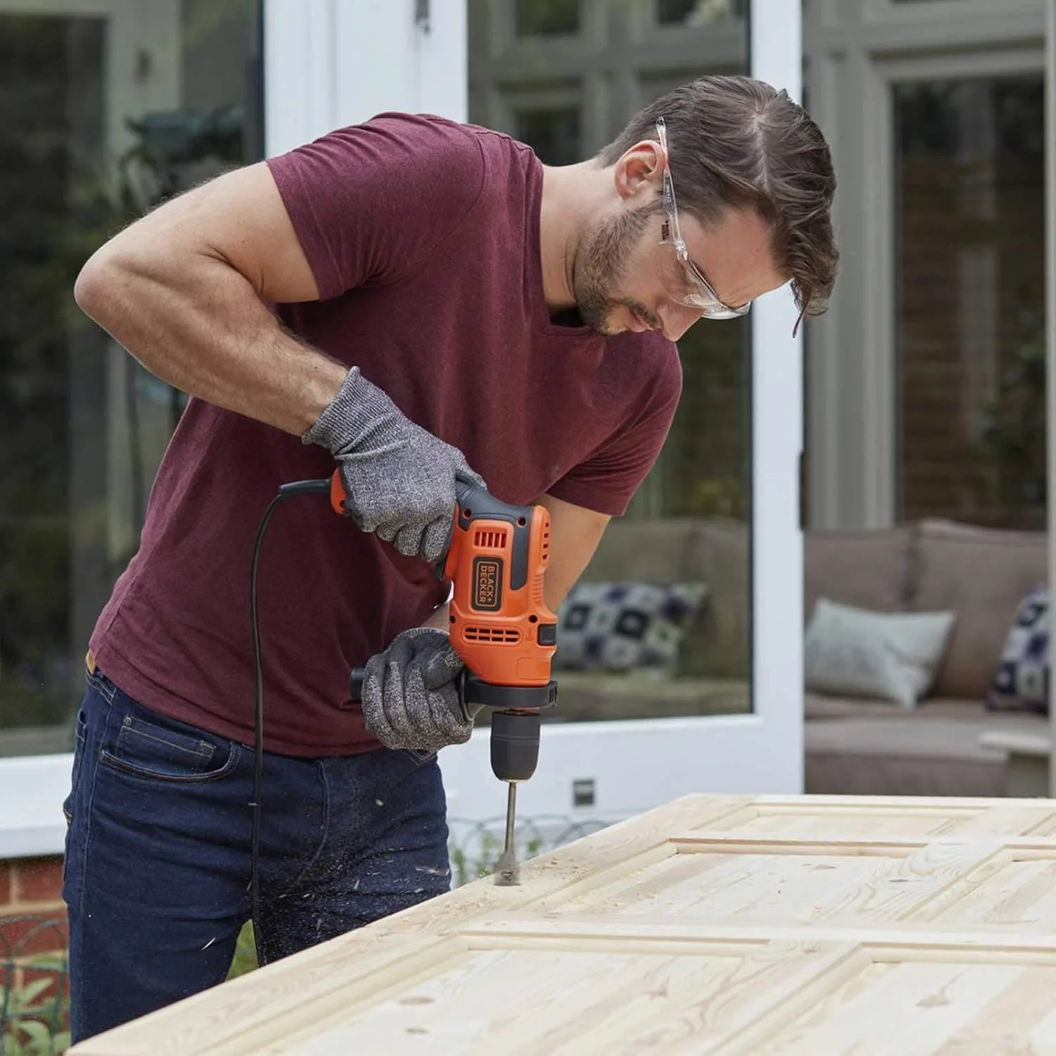 دریل چکشی بلک اند دکر، سه نظام آچاری 13 میلیمتری، ظرفیت سوراخکاری 13 میلیمتر در مصالح و فولاد، ظرفیت سوراخکاری 20 میلیمتر در چوب، 0-2900 دور در دقیقه، 500 وات، BEH200-GB دریل چکشی بلک اند دکر، سه نظام آچاری 13 میلیمتری، ظرفیت سوراخکاری 13 میلیمتر در مصالح و فولاد، ظرفیت سوراخکاری 20 میلیمتر در چوب، 0-2900 دور در دقیقه، 500 وات، BEH200-GB