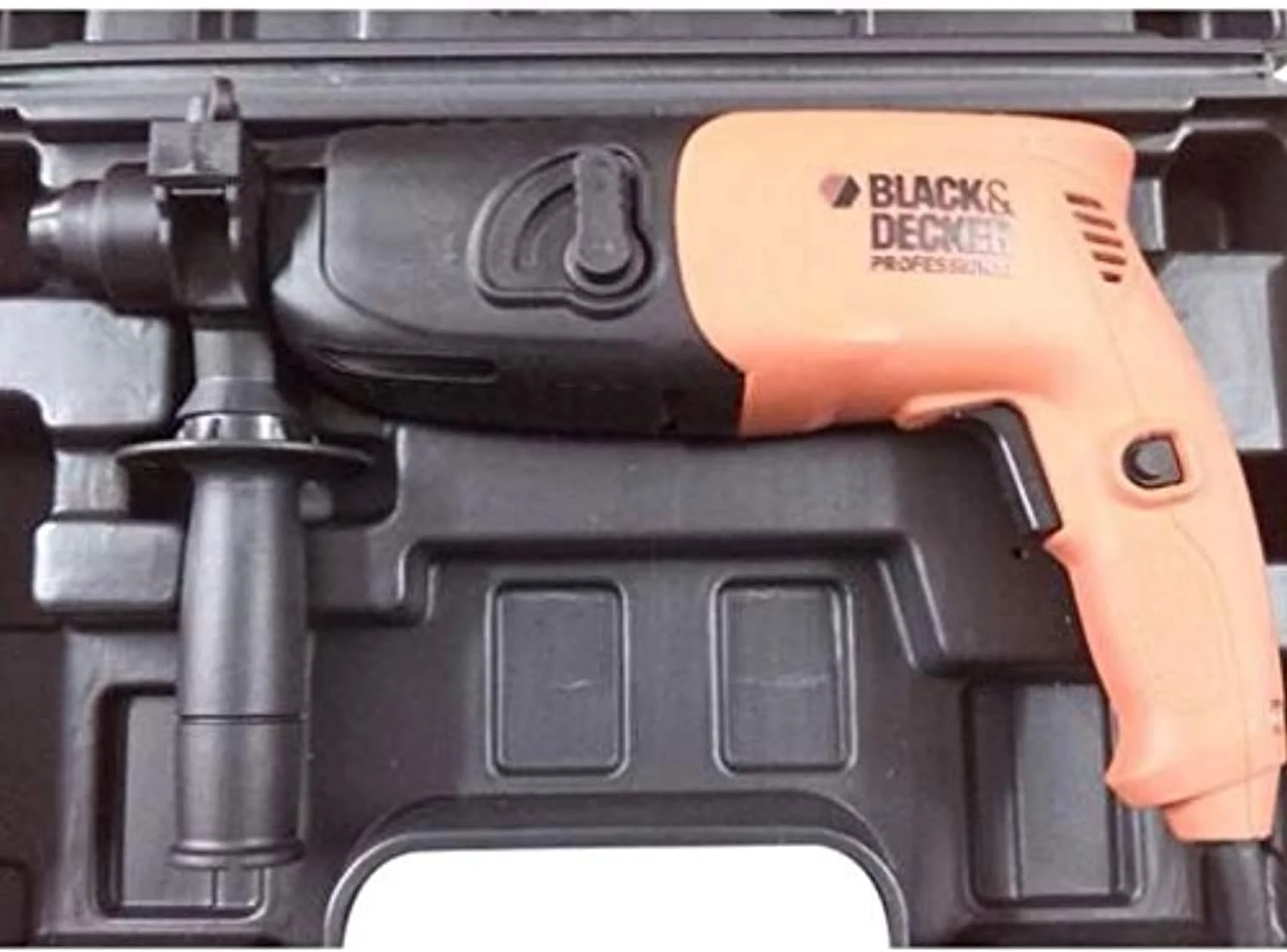 دریل چکشی 20 میلی‌متری بلک اند دکر 620 وات 2 حالته 2 کیلوگرمی SDS پلاس به همراه جعبه ابزار مدل BDHR202K-B5