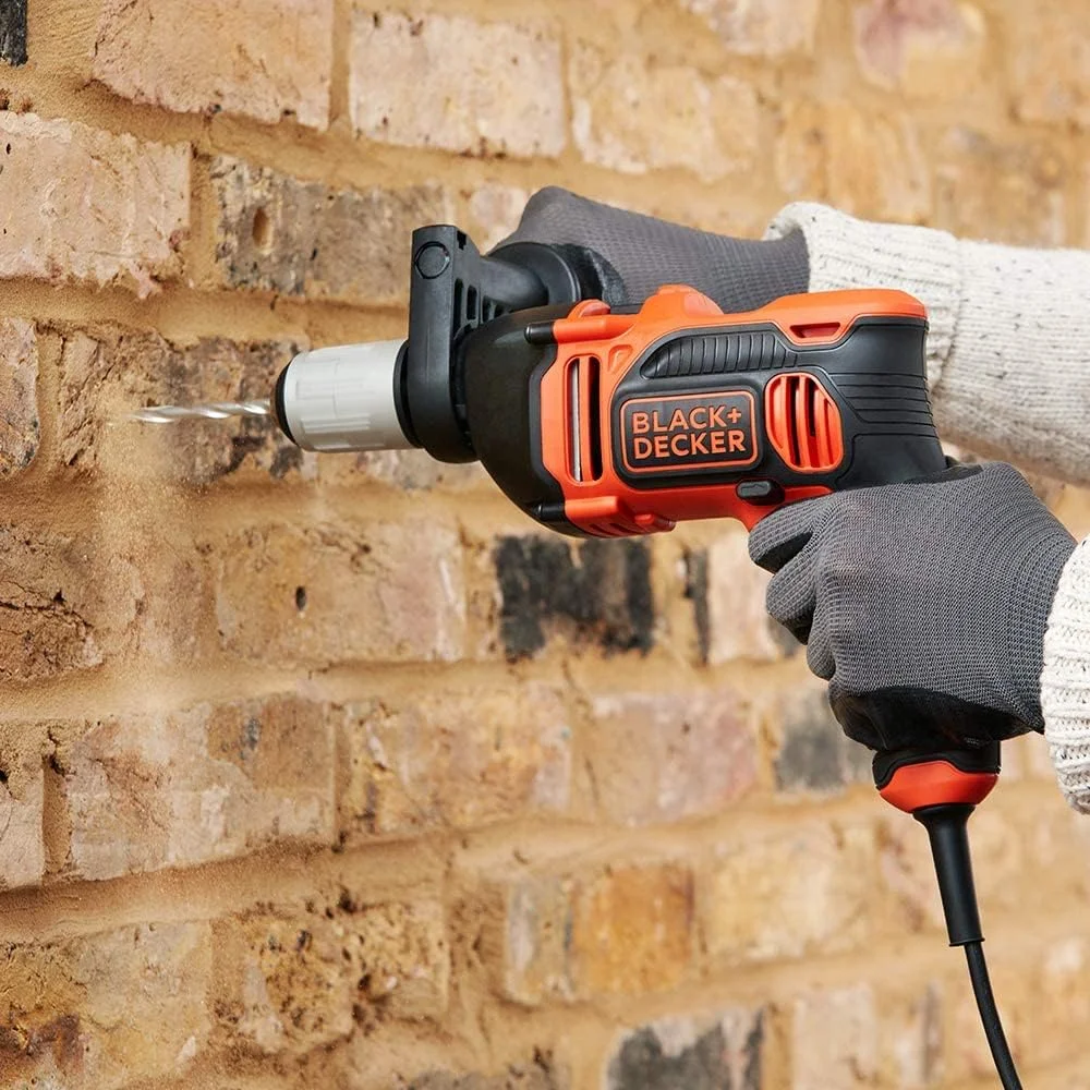 دریل چکشی برقی 850 وات بلک اند دکر با سرعت 3100 دور در دقیقه، دارای عملکرد جلو/عقب و 6 مته در جعبه ابزار برای سوراخکاری فلز، چوب و مصالح ساختمانی، نارنجی/مشکی - BEH850K-GB