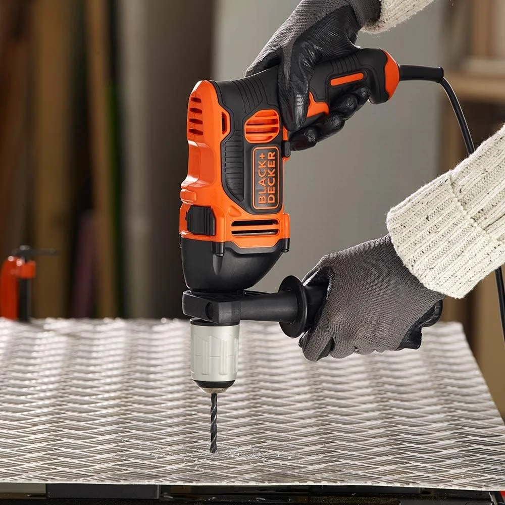 دریل چکشی برقی 850 وات بلک اند دکر با سرعت 3100 دور در دقیقه، دارای عملکرد جلو/عقب و 6 مته در جعبه ابزار برای سوراخکاری فلز، چوب و مصالح ساختمانی، نارنجی/مشکی - BEH850K-GB