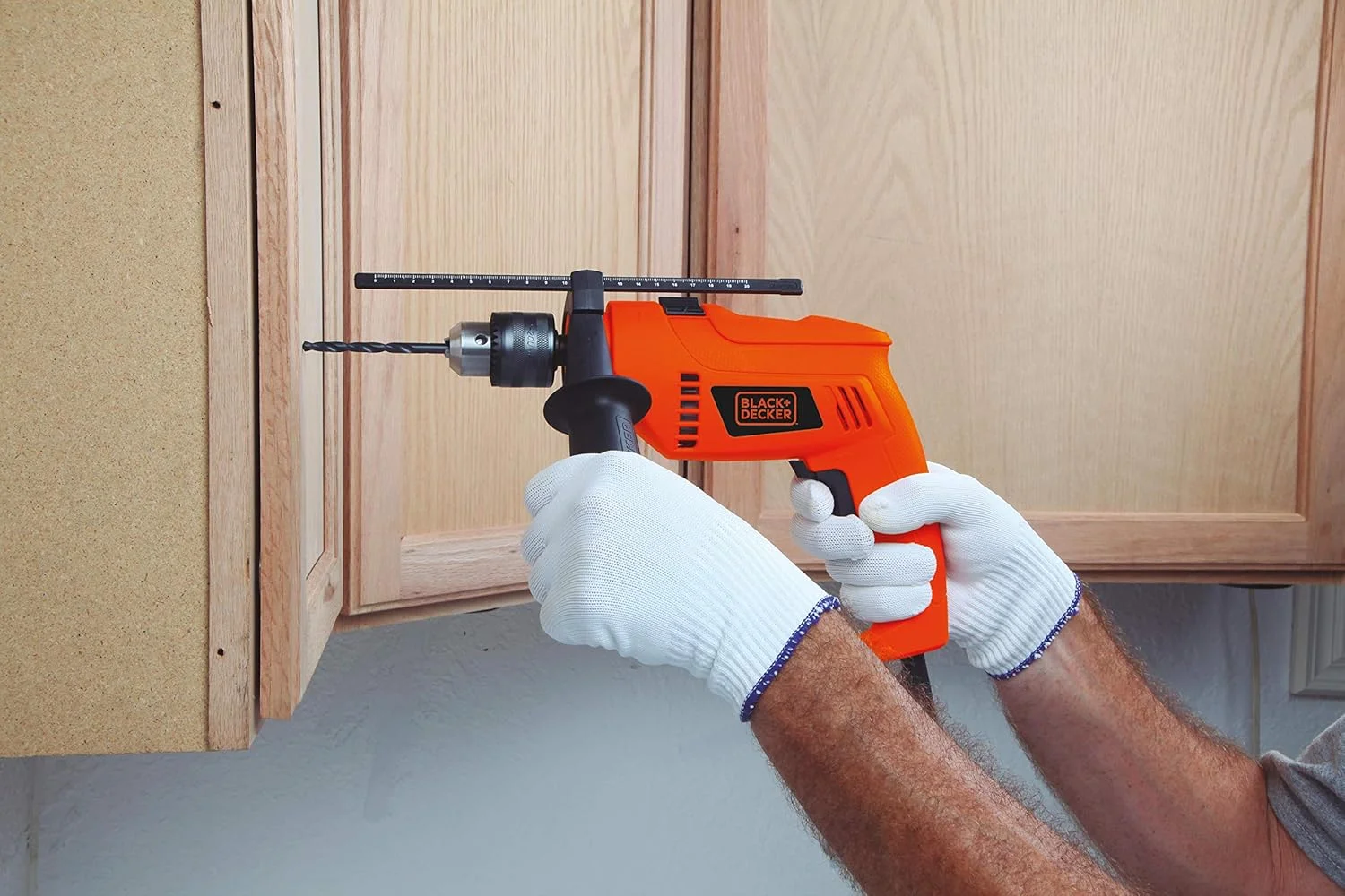 دریل چکشی برقی سیم دار بلک اند دکر، 650 وات، 13 میلی متر، شامل مجموعه 50 عددی لوازم جانبی، جعبه ابزار، برای سوراخکاری فلز، بتن و چوب، نگهداری آسان، نارنجی/مشکی - HD650KIT-B5 دریل چکشی برقی سیم دار بلک اند دکر، 650 وات، 13 میلی متر، شامل مجموعه 50 عددی لوازم جانبی، جعبه ابزار، برای سوراخکاری فلز، بتن و چوب، نگهداری آسان، نارنجی/مشکی - HD650KIT-B5