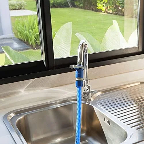 آداپتور شیر آب داخلی تاتای مدل یونیورسال تاپ لاین، رزوه خارجی 24 میلی متر، رزوه داخلی 22 میلی متر، اتصال دهنده جهانی، محافظت در برابر نور خورشید، نصب آسان، آبی.