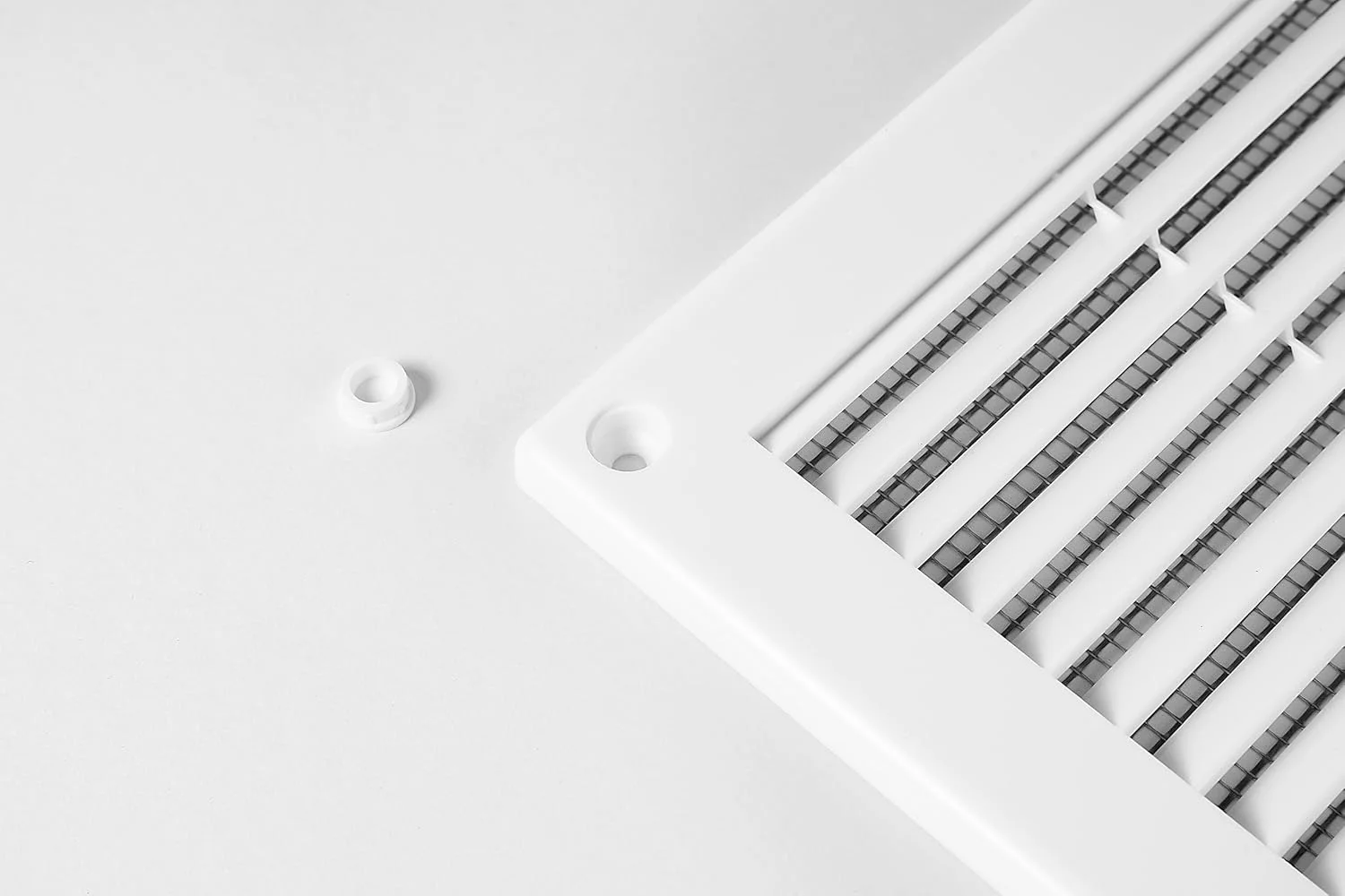 دریچه هوا پلاستیکی آونتا 200x200 میلی متر، سفید با توری حشرات، پوشش سوراخ های پیچ برای ظاهر بهتر