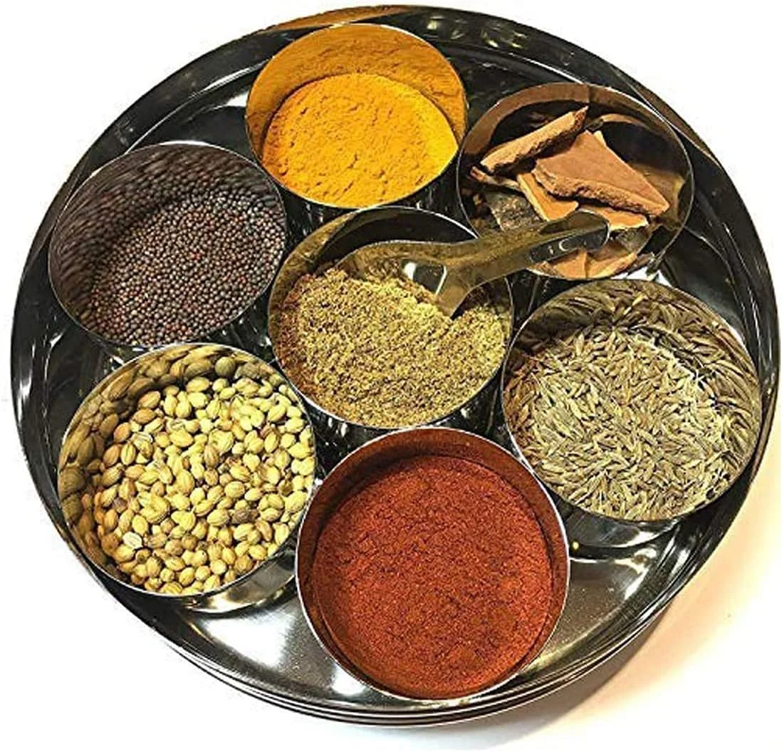 جا ادویه ای استیل و اکریلیک WhopperIndia با درب محکم و صفحه شفاف، دارای 7 محفظه و قاشق برای سازماندهی ادویه جات/گیاهان، ابزار آشپزخانه، ماسالا دابا هندی - (9 اینچ)