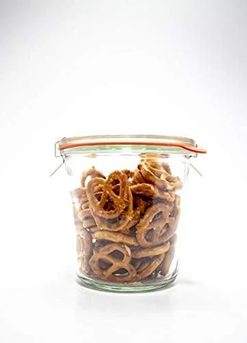 شیشه های کنسرو وک مدل 742 - شیشه های قالب دار وک ساخته شده از شیشه شفاف - شیشه کنسرو سازگار با محیط زیست - مناسب برای نگهداری مواد غذایی، ماست با درب و مهر و موم هوا - ست شیشه های نیم لیتری بلند - (2 عدد شیشه)