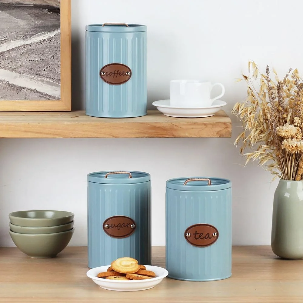 ست 3 تکه ظروف فلزی ذخیره سازی آسترا با دسته چرمی و جای نام – ظروف بادوام آشپزخانه، ظروف فلزی درب دار برای انبار، ادویه جات، قهوه، سازماندهی شیک - 1100 میلی لیتر