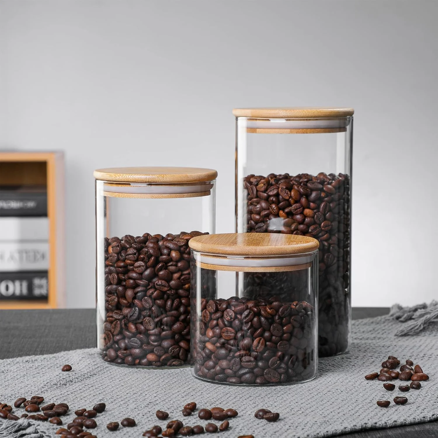 ظرف شیشه ای ذخیره سازی مولفوج 550 میلی لیتر با درب چوبی، بطری استوانه ای شفاف و قابل چیدمان، مناسب برای مواد غذایی، قهوه، آبنبات، شکر، نمک و چای