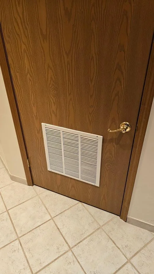 دریچه برگشت هوای Rocky Mountain Goods - فولاد سنگین با روکش ممتاز - شامل کیت نصب کامل - طراحی پره ای - پوشش دریچه قابل رنگ آمیزی - سفید مات - جریان هوای ثابت (30x30 سانتی متر)