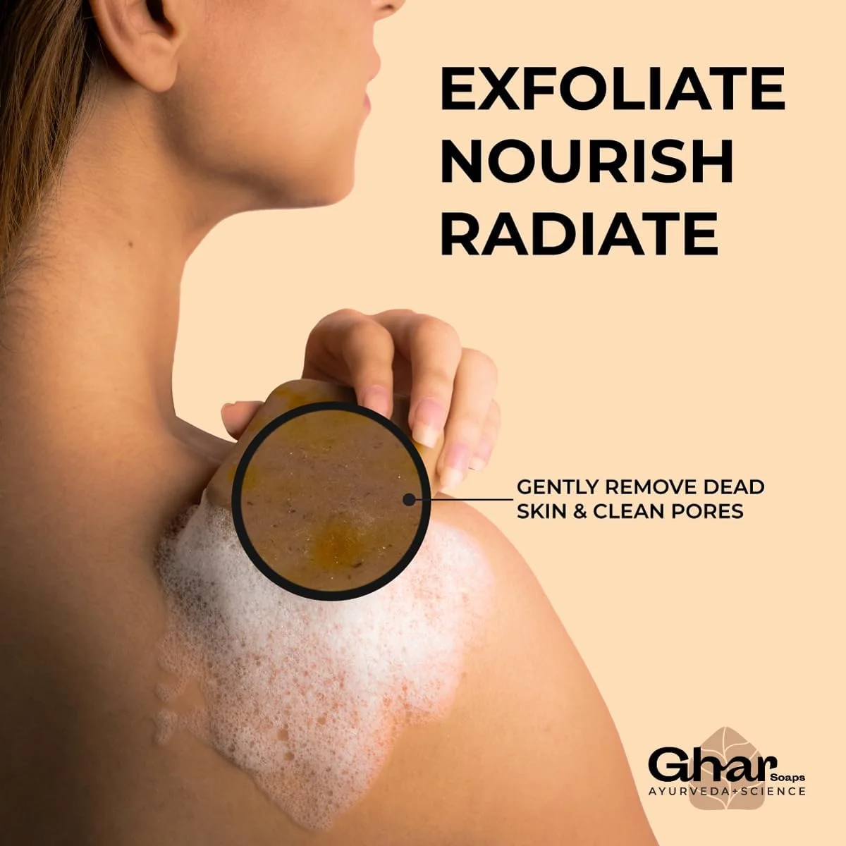 دستکش لایه بردار بدن Ghar Soaps و صابون جادویی چوب صندل زعفران 100 گرمی، مشکی | بدون پارابن | صابون چاندان و کسار | صابون دست ساز برای آقایان و بانوان | پوست شاداب کننده طبیعی درخشان | رفع تیرگی