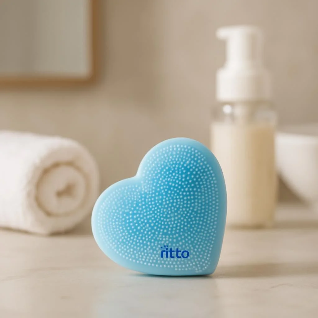 برس شستشوی صورت فیتو مدل قلبی آبی 7 سانتی متر - برس صورت جمع و جور برای لایه برداری ملایم، ماساژ و پاکسازی روزانه