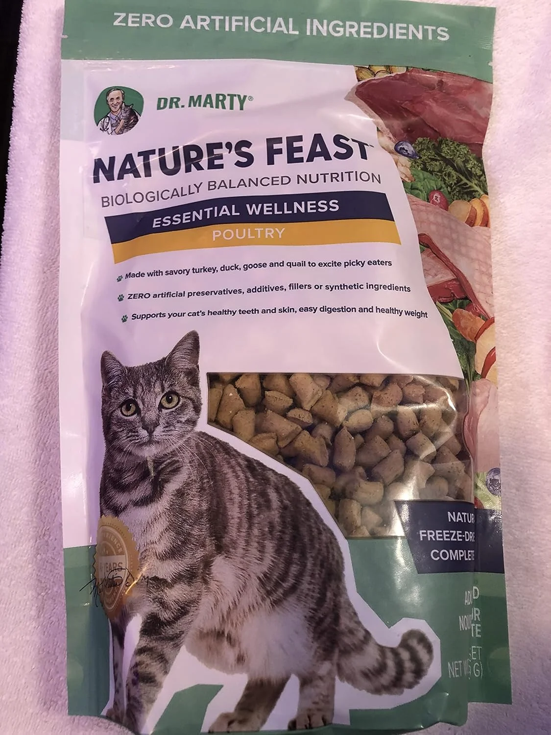 غذای خشک گربه دکتر مارتی Nature's Feast Essential Wellness با طعم مرغ، 340 گرم غذای خشک گربه دکتر مارتی Nature's Feast Essential Wellness با طعم مرغ، 340 گرم