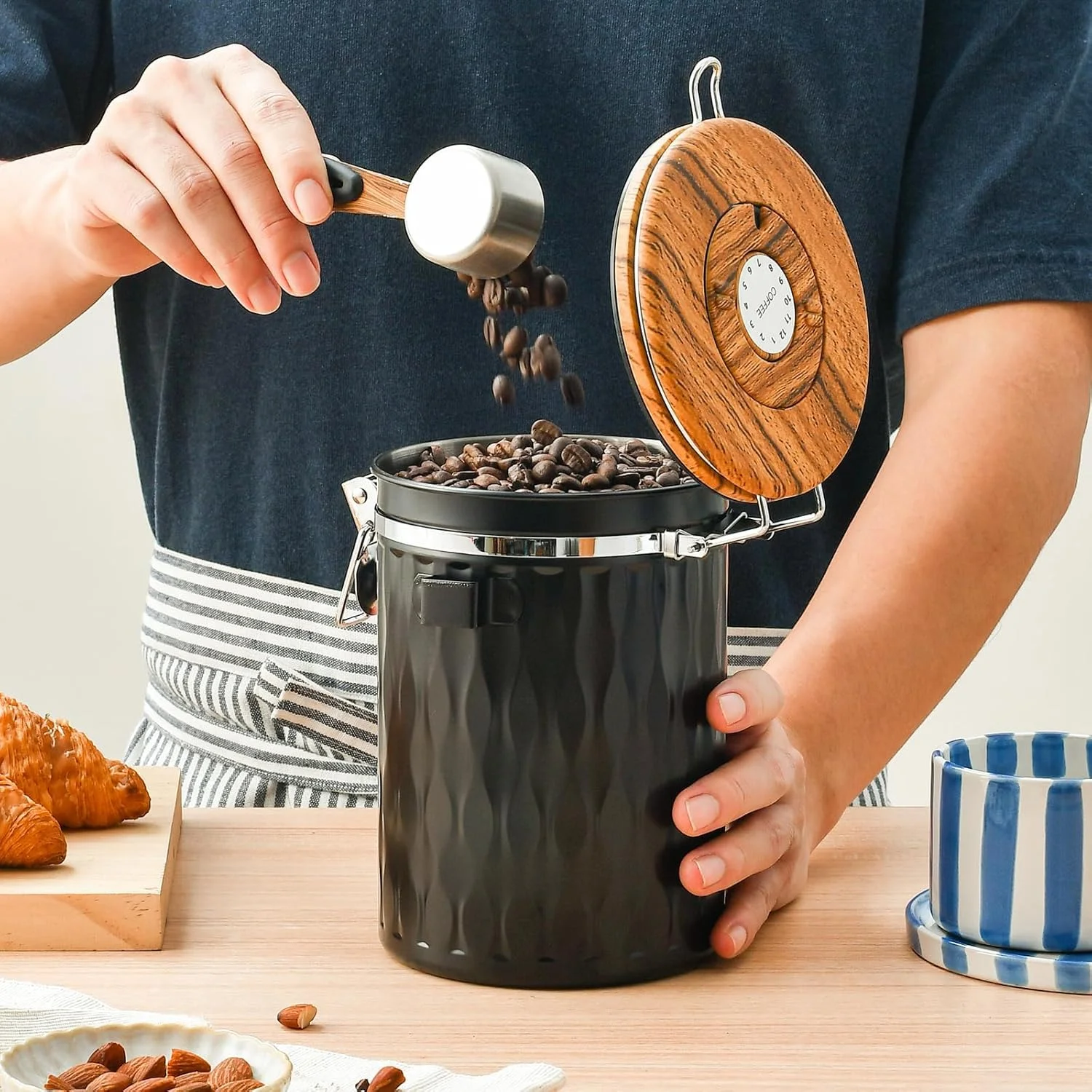 ظروف شیشه ای بوروسیلیکات قهوه با درب های محکم - ظروف نگهداری مواد غذایی 1200 میلی لیتری/40 اونسی برای دانه های قهوه، چای، شکر، برنج (مشکی) (تیره) (قهوه ای) (قهوه ای) ظروف شیشه ای بوروسیلیکات قهوه با درب های محکم - ظروف نگهداری مواد غذایی 1200 میلی لیتری/40 اونسی برای دانه های قهوه، چای، شکر، برنج (مشکی) (تیره) (قهوه ای) (قهوه ای)