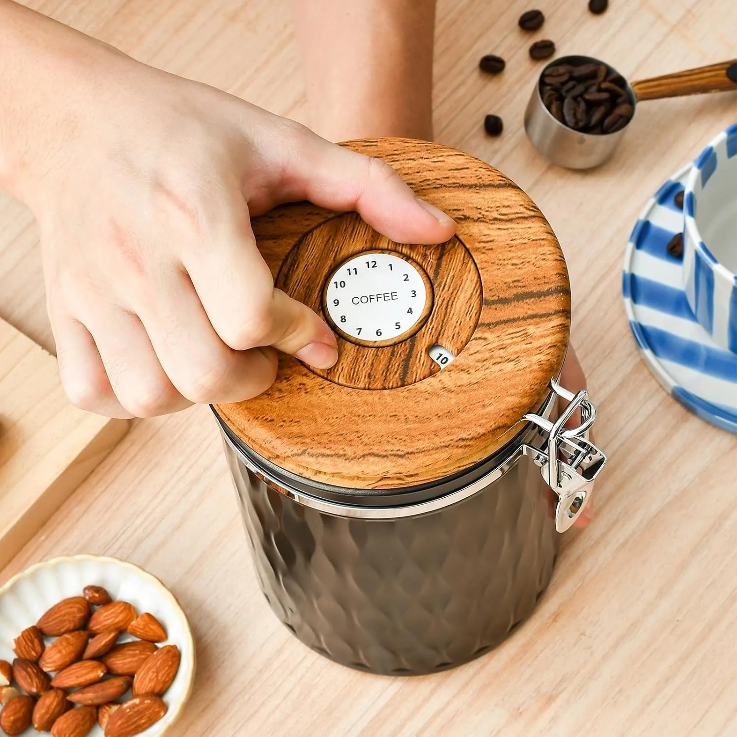 ظروف شیشه ای بوروسیلیکات قهوه با درب های محکم - ظروف نگهداری مواد غذایی 1200 میلی لیتری/40 اونسی برای دانه های قهوه، چای، شکر، برنج (مشکی) (تیره) (قهوه ای) (قهوه ای) ظروف شیشه ای بوروسیلیکات قهوه با درب های محکم - ظروف نگهداری مواد غذایی 1200 میلی لیتری/40 اونسی برای دانه های قهوه، چای، شکر، برنج (مشکی) (تیره) (قهوه ای) (قهوه ای)