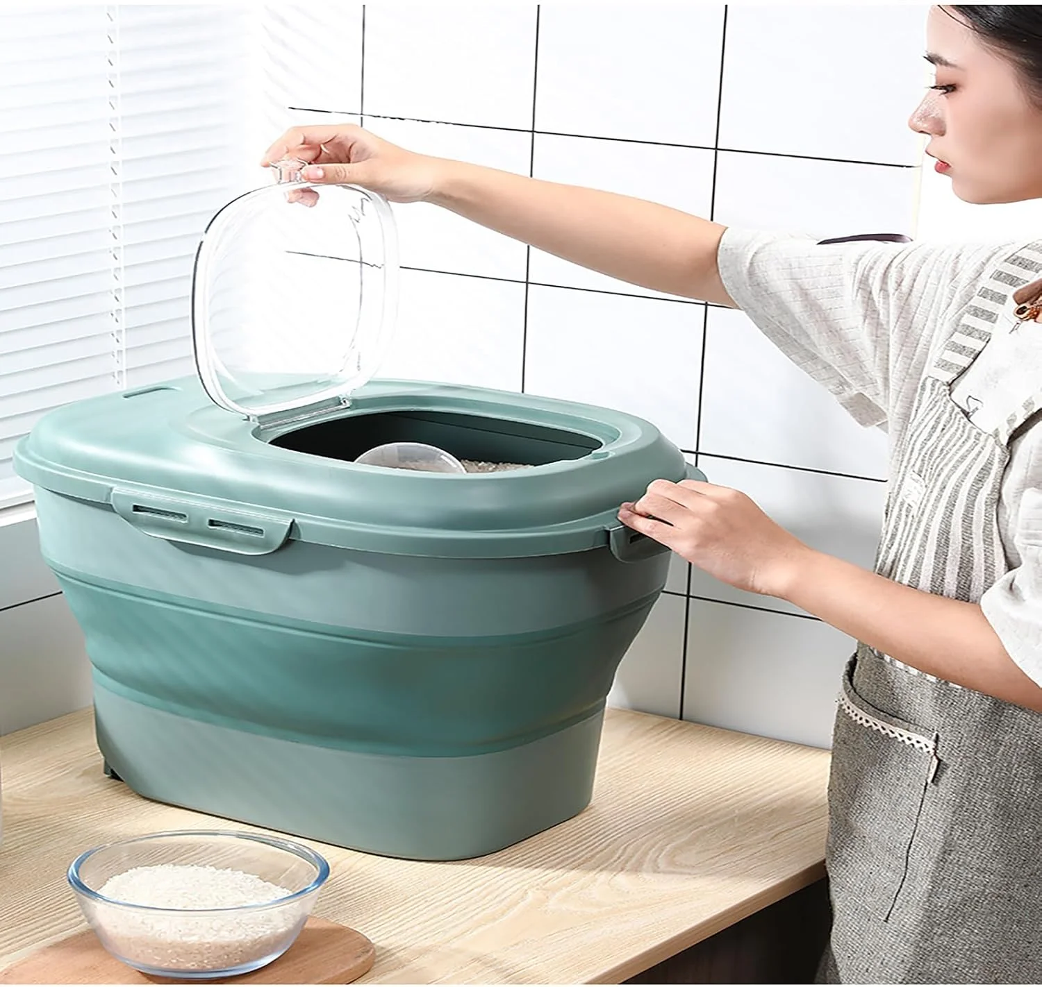 ظرف نگهداری تاشو برنج و غلات با ظرفیت 9 تا 22 کیلوگرم، درب قفلدار ضد هوا با چرخ، طراحی ضد نشت، سازماندهنده مواد غذایی کمجا برای آرد، غذای حیوانات خانگی و برنج ظرف نگهداری تاشو برنج و غلات با ظرفیت 9 تا 22 کیلوگرم، درب قفلدار ضد هوا با چرخ، طراحی ضد نشت، سازماندهنده مواد غذایی کمجا برای آرد، غذای حیوانات خانگی و برنج