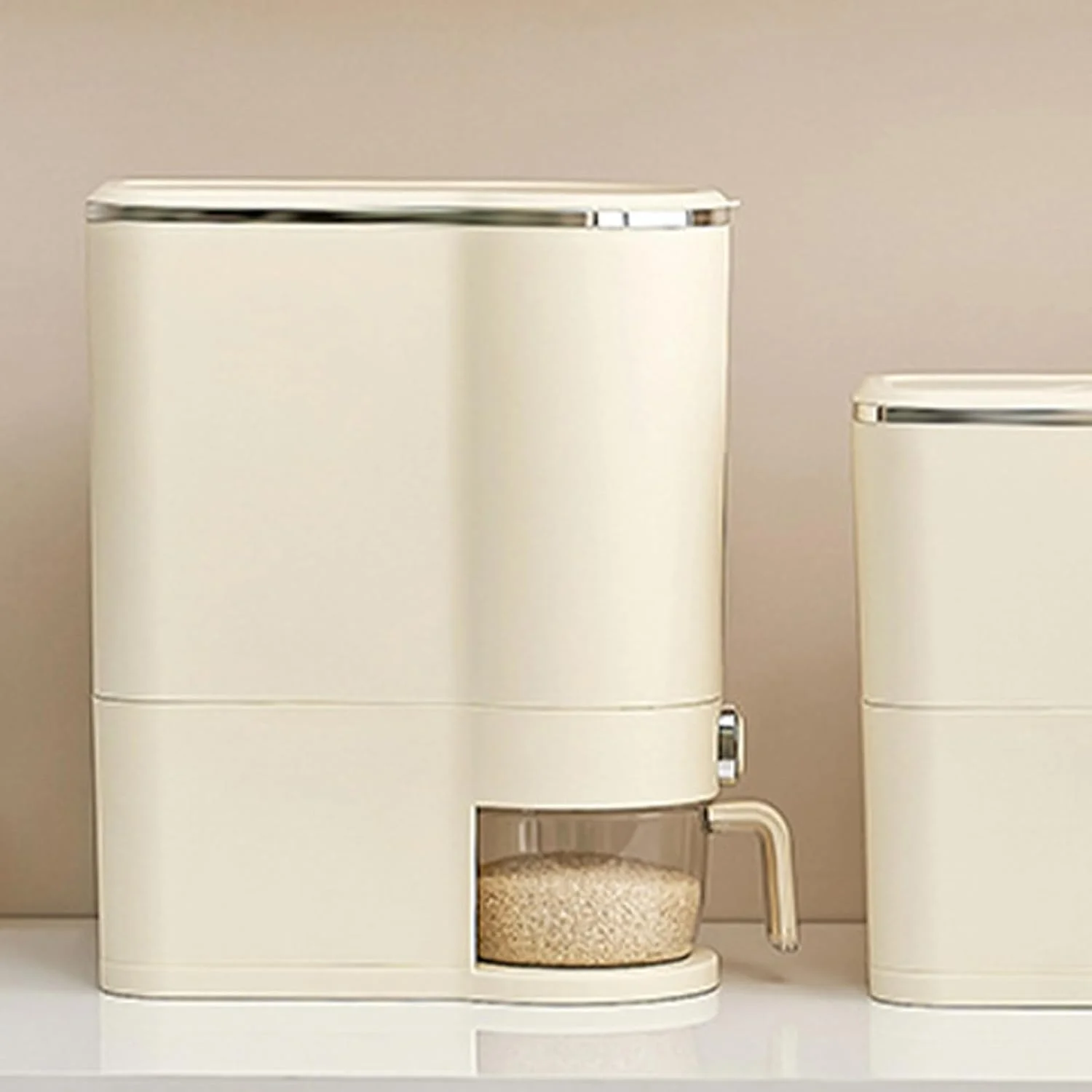 ظرف نگهداری برنج، ظرف ذخیره سازی برنج 10 کیلوگرمی با پیمانه اندازه گیری، ظروف نگهداری مواد غذایی خشک و غلات درب دار برای سازماندهی آشپزخانه منزل، مناسب برای سویا و ذرت (سفید کرمی)