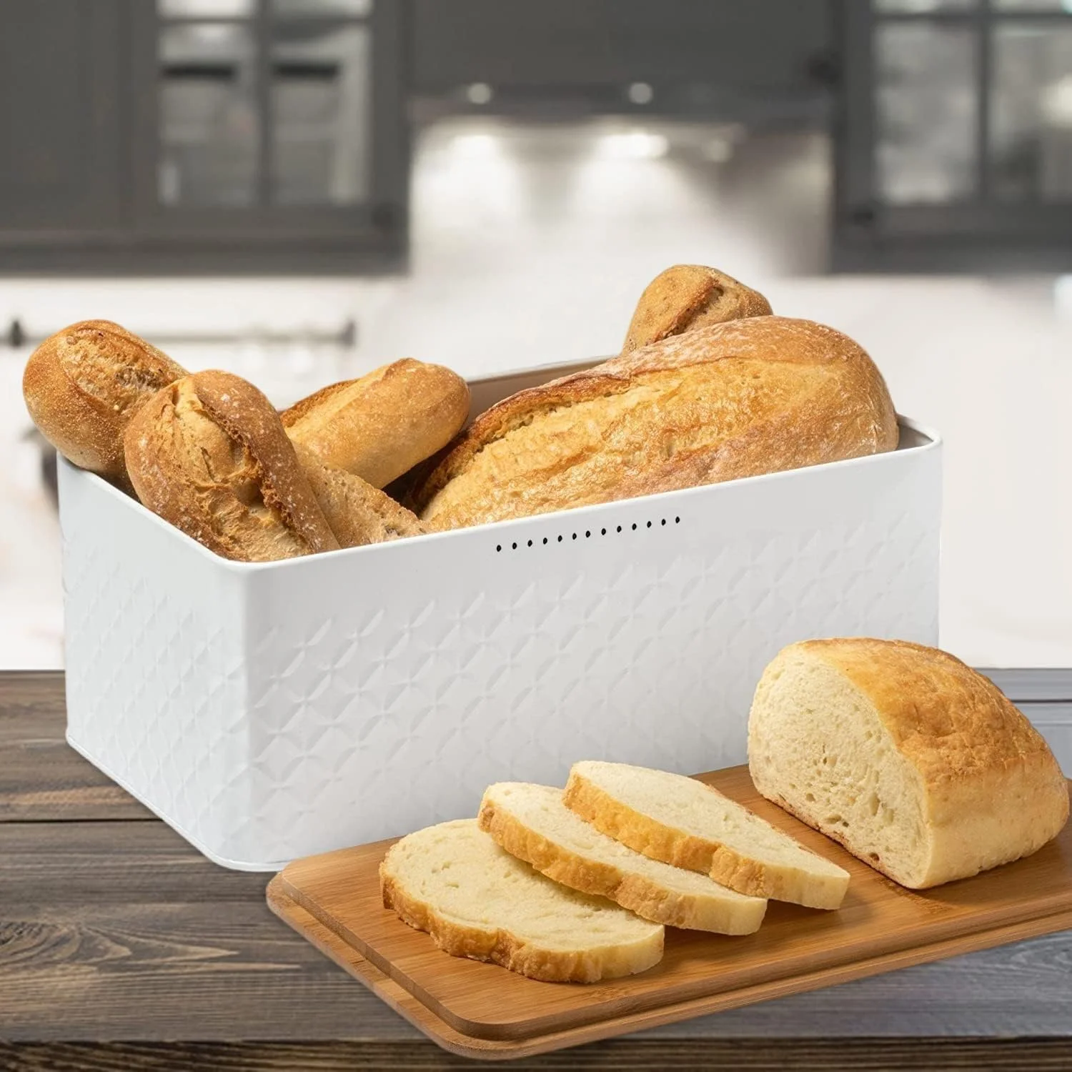 ظرف نان سفید برای روی کابینت آشپزخانه - ظرف نان با درب تخته برش چوبی بامبو - ظرف نان سفید طرح خانه روستایی - ظرف نان فلزی بزرگ با سبک مدرن برای افزایش تازگی - محفظه نگهداری نان