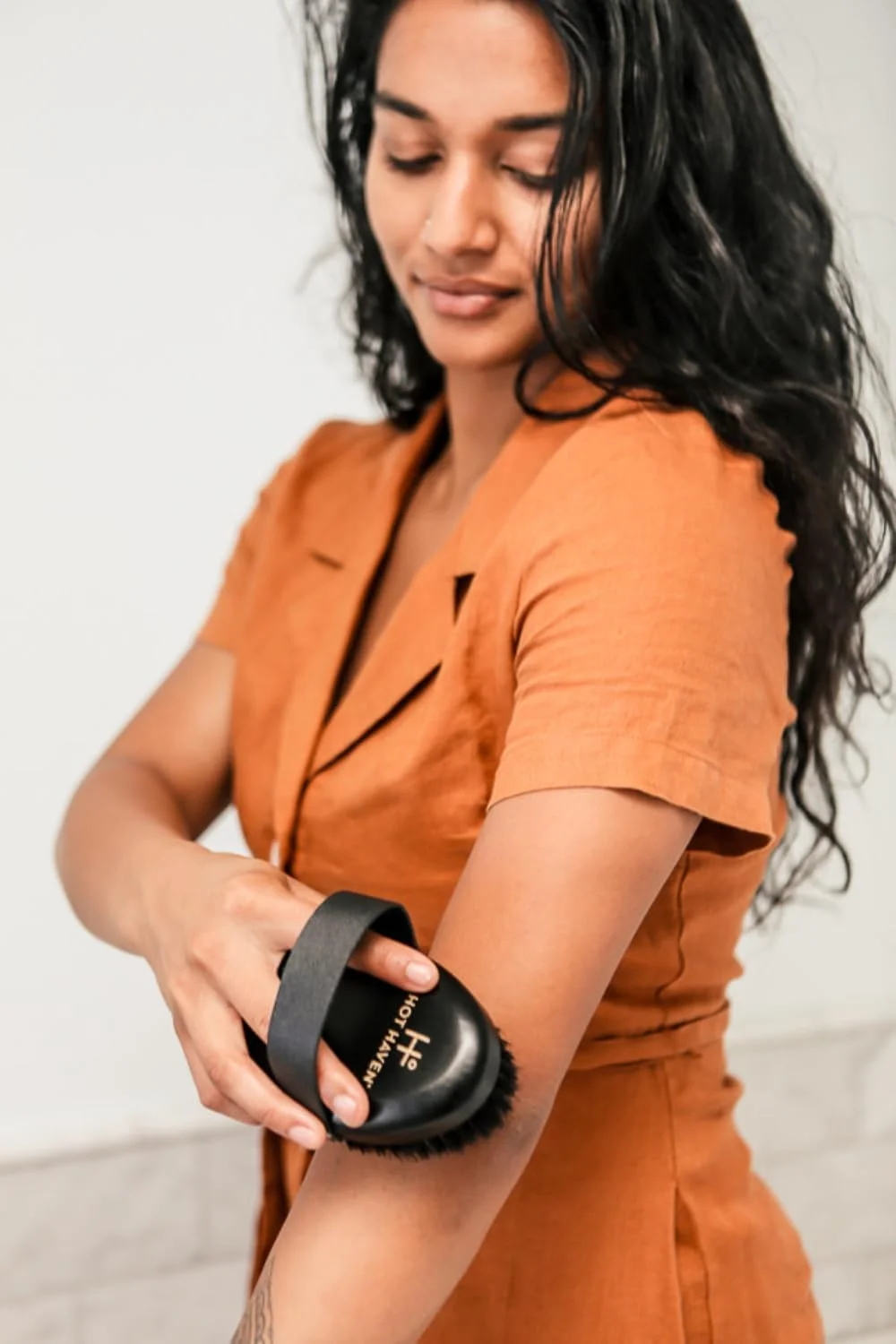 برس بدن خشک HOT HAVEN یونی مسی برای تخلیه لنفاوی، برس خشک لایه بردار بدن برای پوست درخشان، برس پوست خشک برای سلولیت، بهبود گردش خون، کاهش استرس