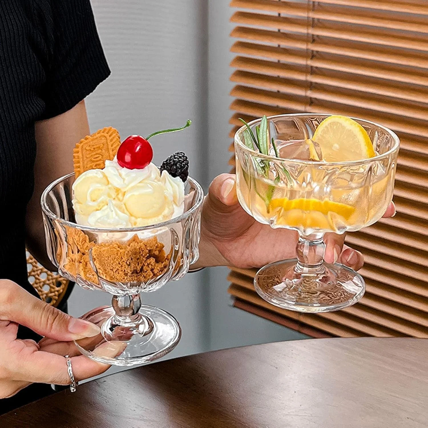 کاسه بستنی نشکن آزونه، 4 عدد، کاسه دسر شیشه ای با پایه، 420 میلی لیتر، فنجان بستنی خوری، فنجان پارفه، کاسه ترایفل، کاسه بستنی خوری شفاف و شیک برای بستنی و دسر کاسه بستنی نشکن آزونه، 4 عدد، کاسه دسر شیشه ای با پایه، 420 میلی لیتر، فنجان بستنی خوری، فنجان پارفه، کاسه ترایفل، کاسه بستنی خوری شفاف و شیک برای بستنی و دسر