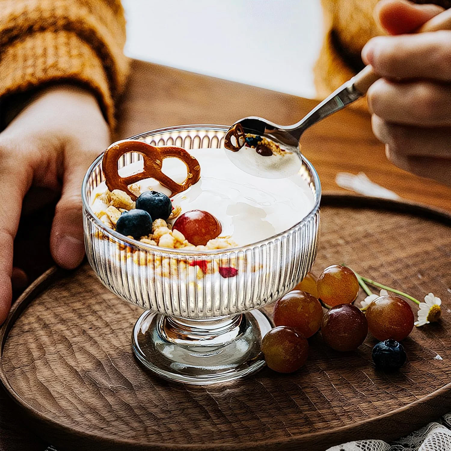 ست 6 تایی کاسه بستنی شیشه ای بینساکائو، فنجان های دسر کوچک راه راه، کاسه های دسر پایه دار کوچک شفاف برای میوه، پودینگ، ترایفل، پارفه، ساندی، نوشیدنی های کوکتل مهمانی (186 میلی لیتر) ست 6 تایی کاسه بستنی شیشه ای بینساکائو، فنجان های دسر کوچک راه راه، کاسه های دسر پایه دار کوچک شفاف برای میوه، پودینگ، ترایفل، پارفه، ساندی، نوشیدنی های کوکتل مهمانی (186 میلی لیتر)