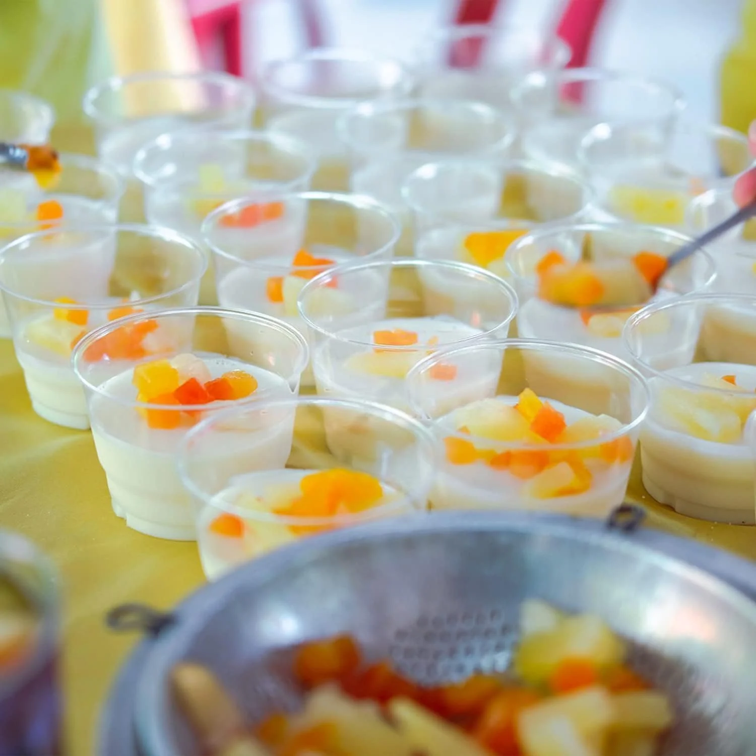 ظروف دسر گرد با قاشق و درب، بسته 50 عددی، 210 میلی لیتری، لیوان های دسر پلاستیکی شفاف، برای دسرهای مجلسی و موارد دیگر ظروف دسر گرد با قاشق و درب، بسته 50 عددی، 210 میلی لیتری، لیوان های دسر پلاستیکی شفاف، برای دسرهای مجلسی و موارد دیگر