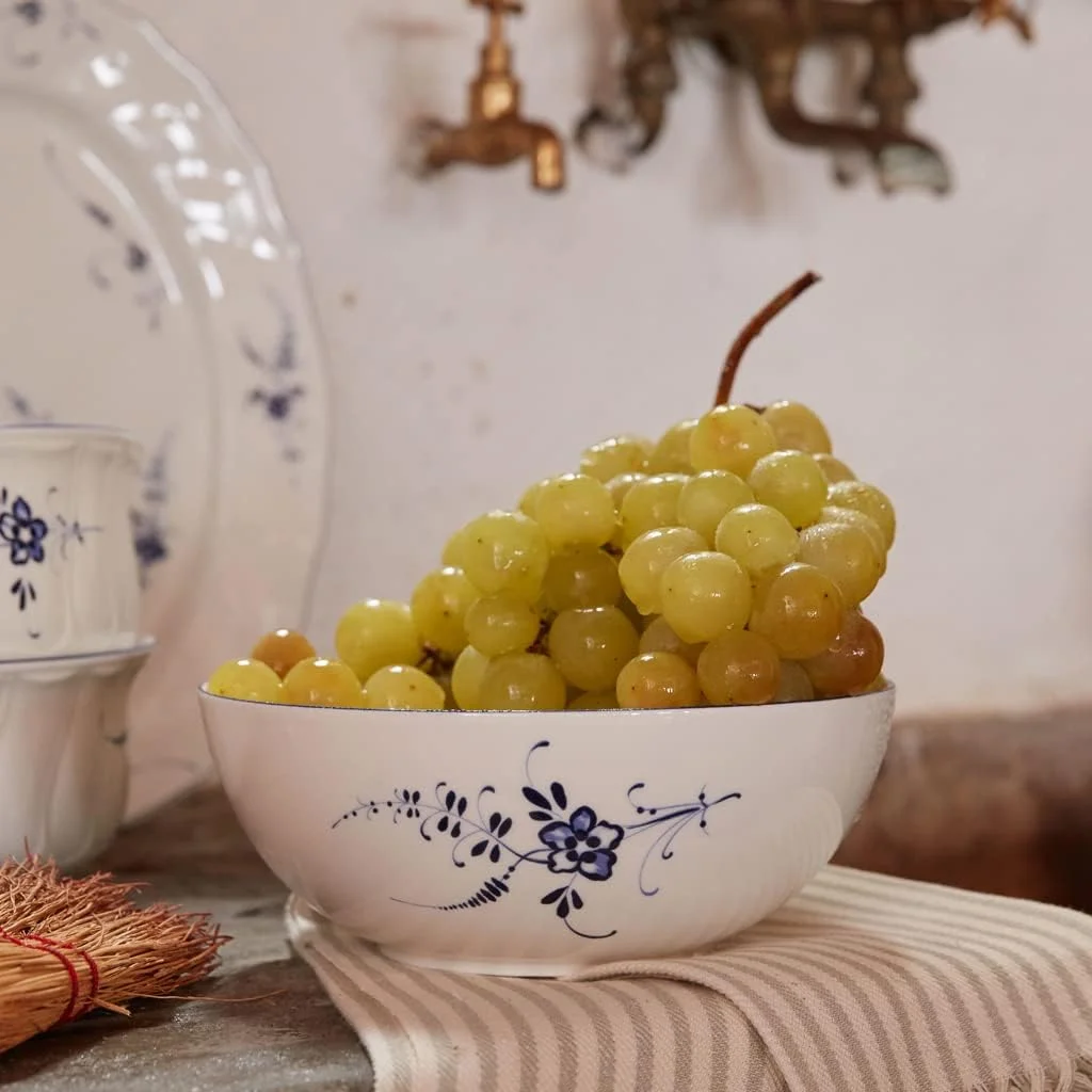 ویله روی & بوخ Vieu x Lu x Embourg، کاسه غلات Maofof، چینی مرغوب با نقش برجسته ظریف به رنگ آبی سلطنتی کلاسیک، 650 میلی لیتر ویله روی & بوخ Vieu x Lu x Embourg، کاسه غلات Maofof، چینی مرغوب با نقش برجسته ظریف به رنگ آبی سلطنتی کلاسیک، 650 میلی لیتر