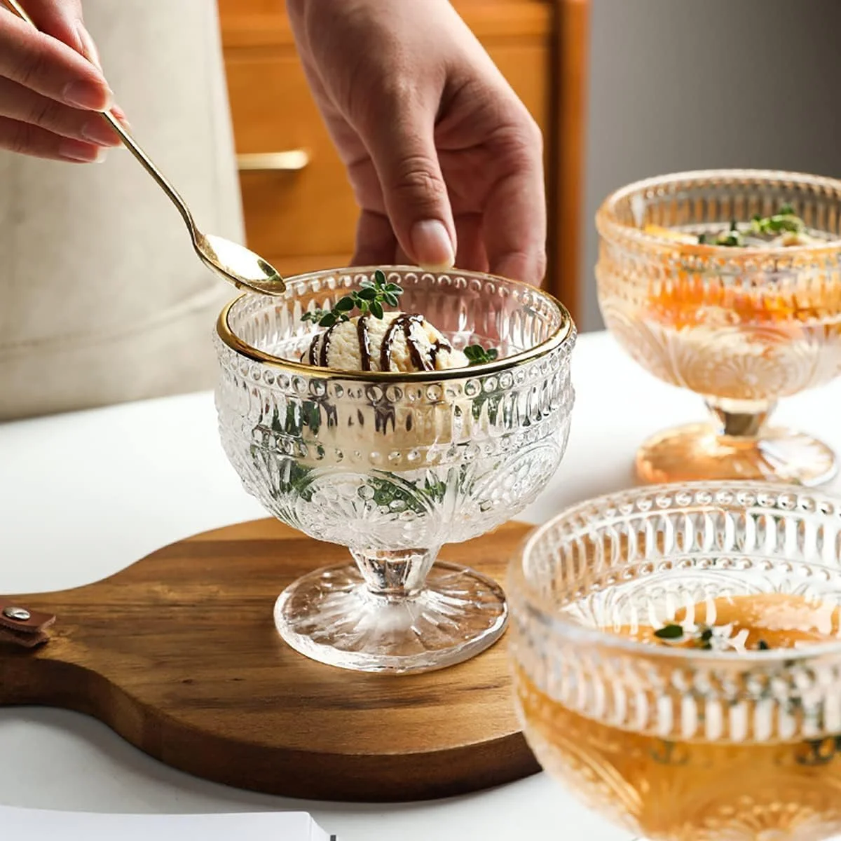 دو عدد کاسه بستنی شیشه ای، فنجان های دسر پایه دار بزرگ - ظروف شیشه ای منقوش قدیمی برای بستنی، ترایفل، پودینگ، نوشیدنی، ست شیشه ای منحصر به فرد کلاسیک برای خانه و مهمانی (300 میلی لیتر) دو عدد کاسه بستنی شیشه ای، فنجان های دسر پایه دار بزرگ - ظروف شیشه ای منقوش قدیمی برای بستنی، ترایفل، پودینگ، نوشیدنی، ست شیشه ای منحصر به فرد کلاسیک برای خانه و مهمانی (300 میلی لیتر)