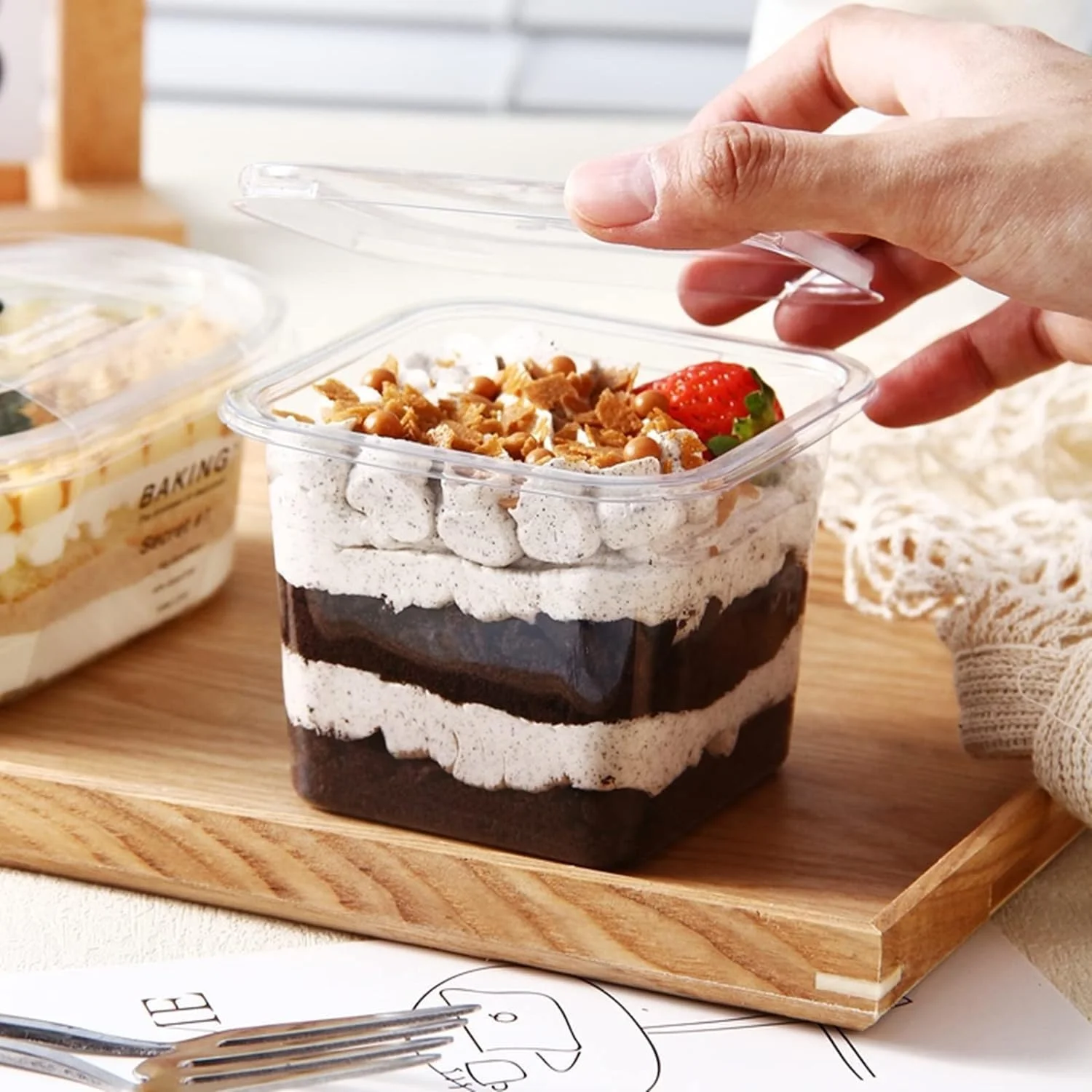 ظروف دسر پلاستیکی Wubushan با درب 360 میلی لیتر، بسته 50 عددی ظروف دسر پلاستیکی مربعی، کاسه های دسر قابل استفاده مجدد، فنجان های پیش غذا برای دسرهای تیرامیسو پودینگ موس ظروف دسر پلاستیکی Wubushan با درب 360 میلی لیتر، بسته 50 عددی ظروف دسر پلاستیکی مربعی، کاسه های دسر قابل استفاده مجدد، فنجان های پیش غذا برای دسرهای تیرامیسو پودینگ موس