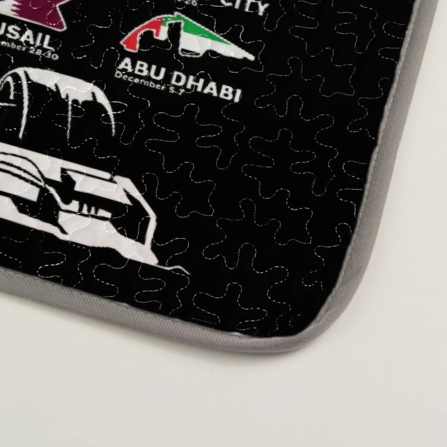 رو تختی دو نفره آلنجوی طرح موتوراسپورت، ست روتختی لحاف دار قابل شستشو به همراه 1 روبالشتی مدل SC00265-007